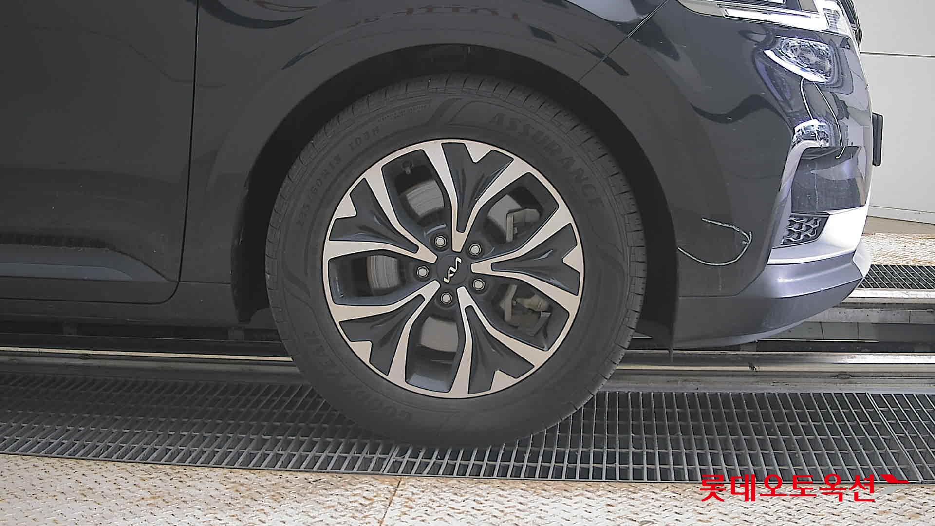 2023 - kia carnival