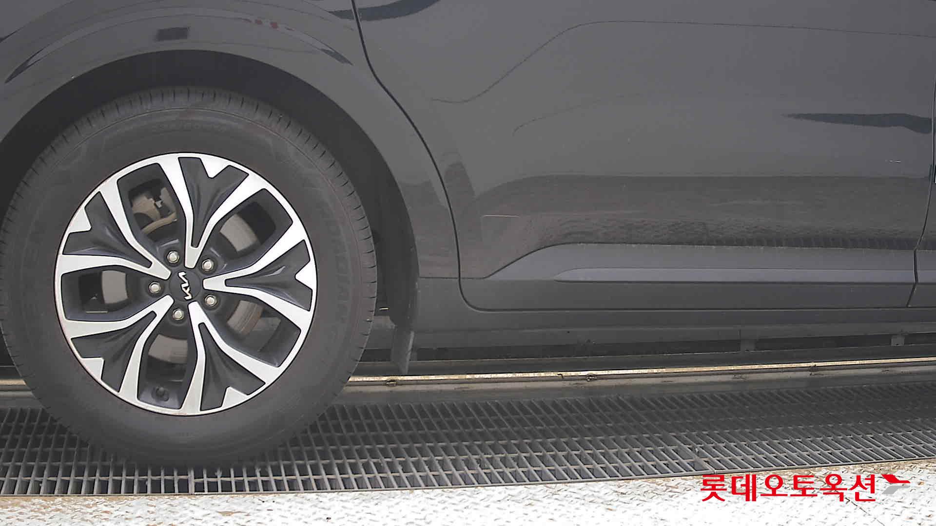 2023 - kia carnival