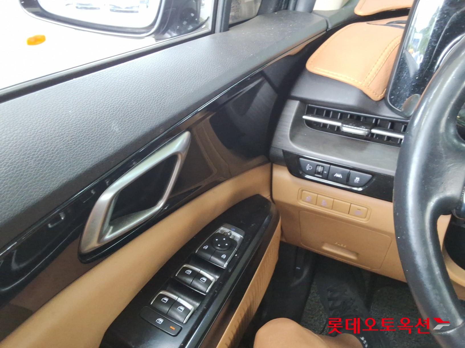2023 - kia carnival