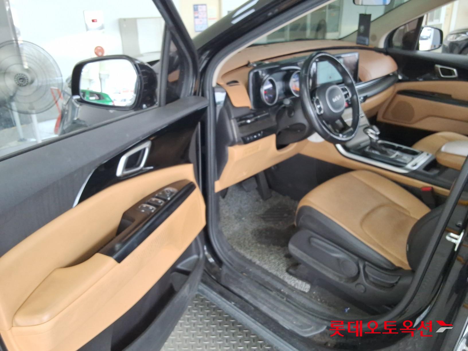 2023 - kia carnival