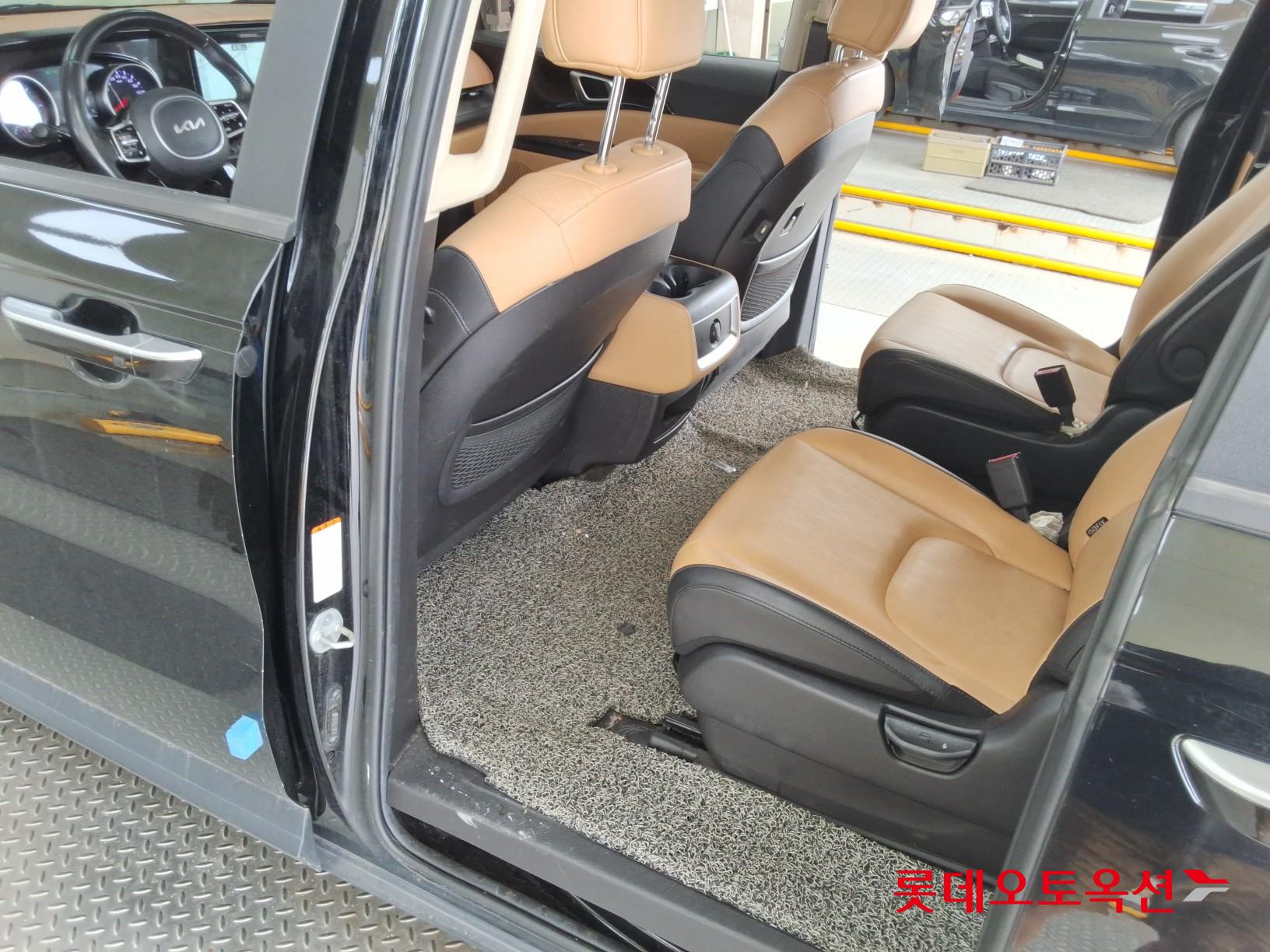 2023 - kia carnival