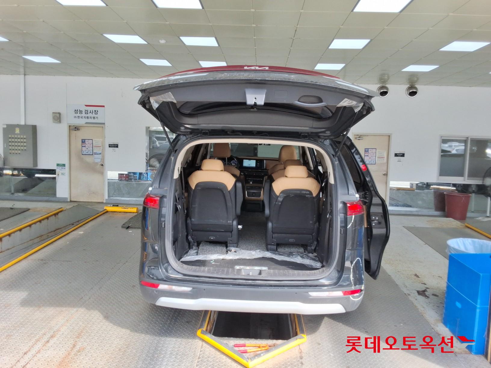 2023 - kia carnival