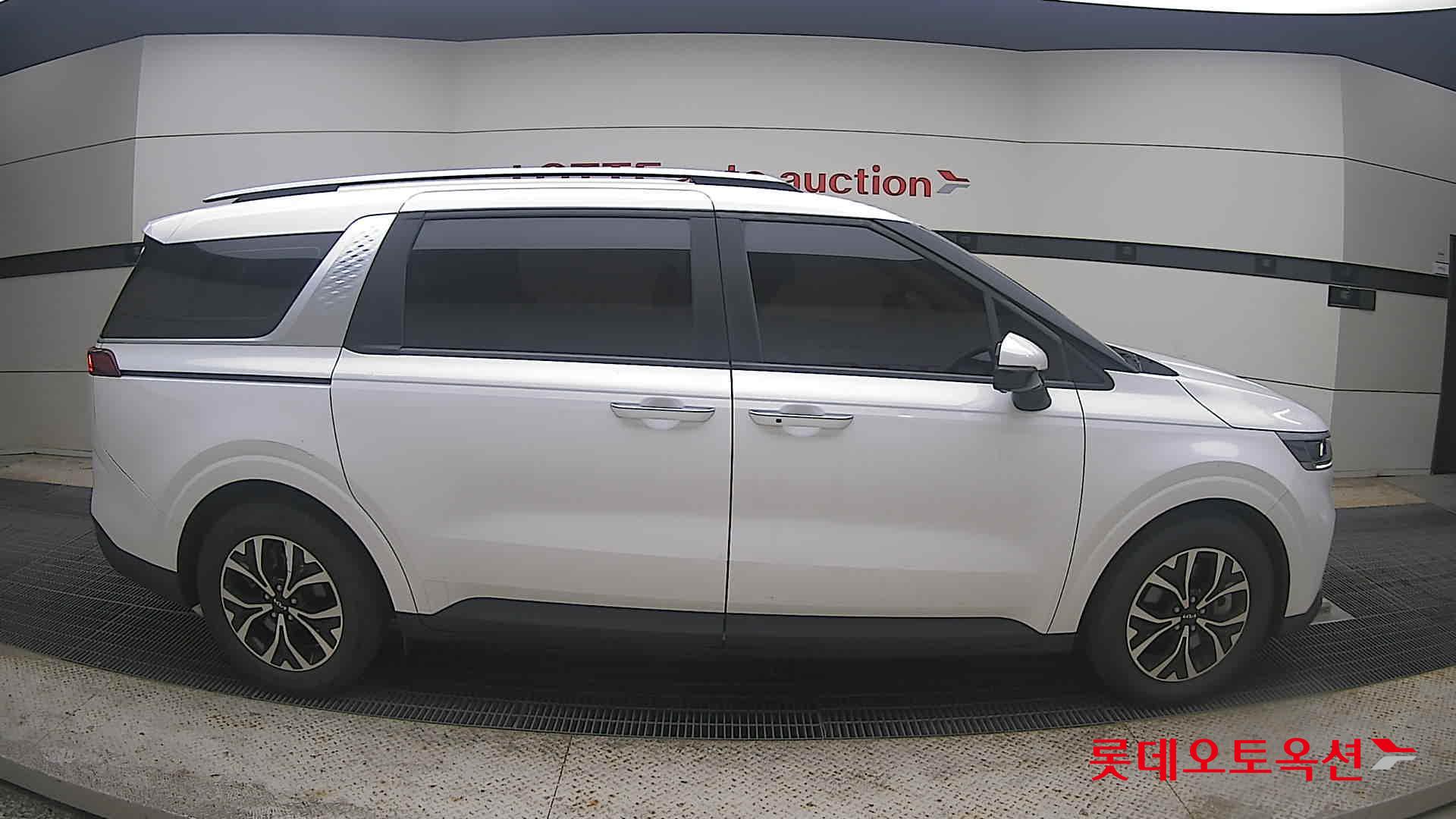 2023 - kia carnival