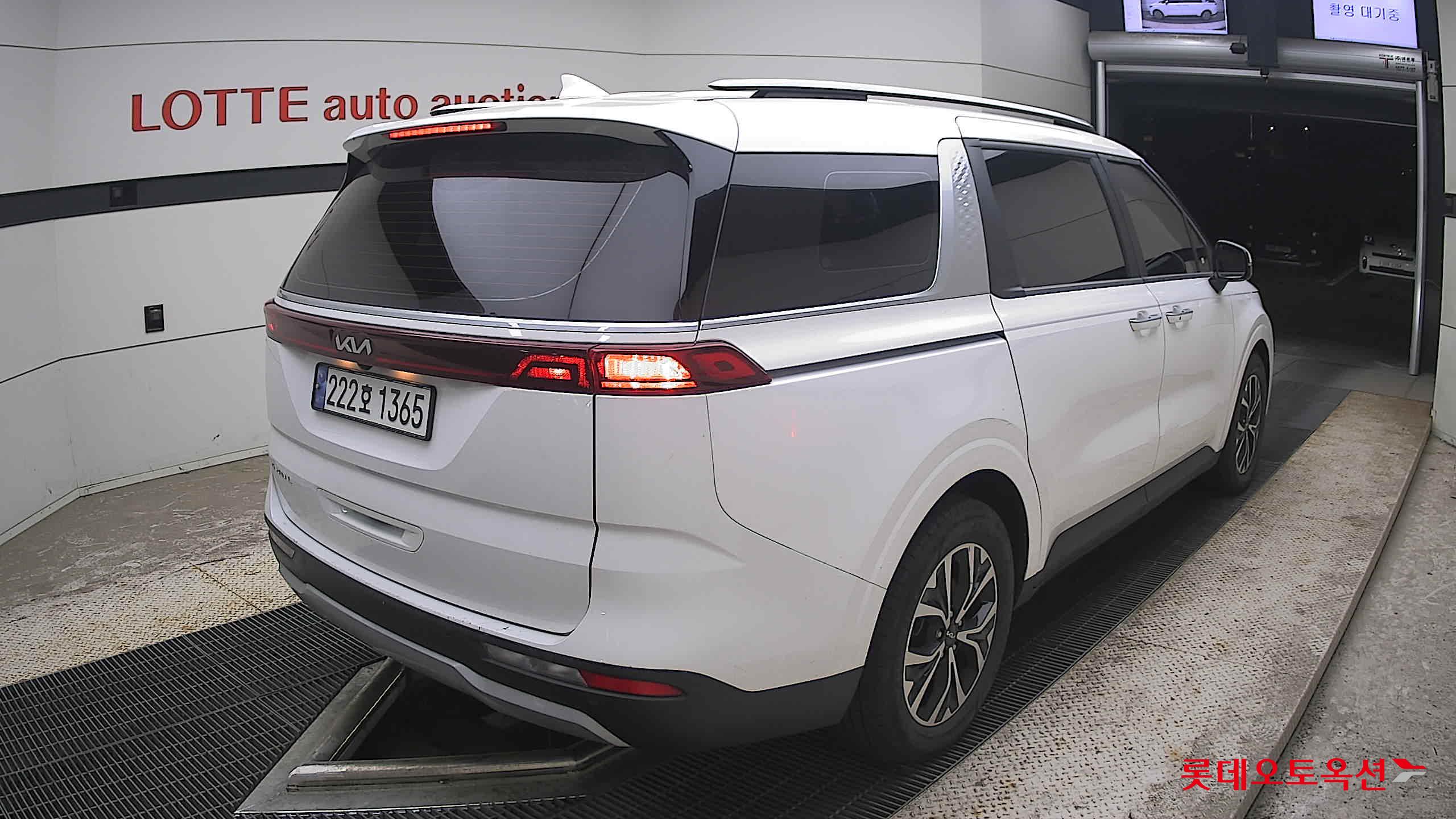 2023 - kia carnival