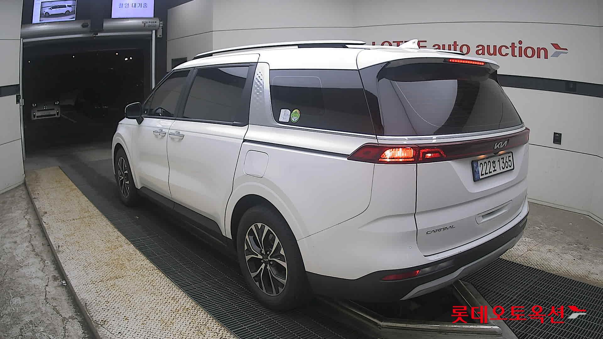 2023 - kia carnival