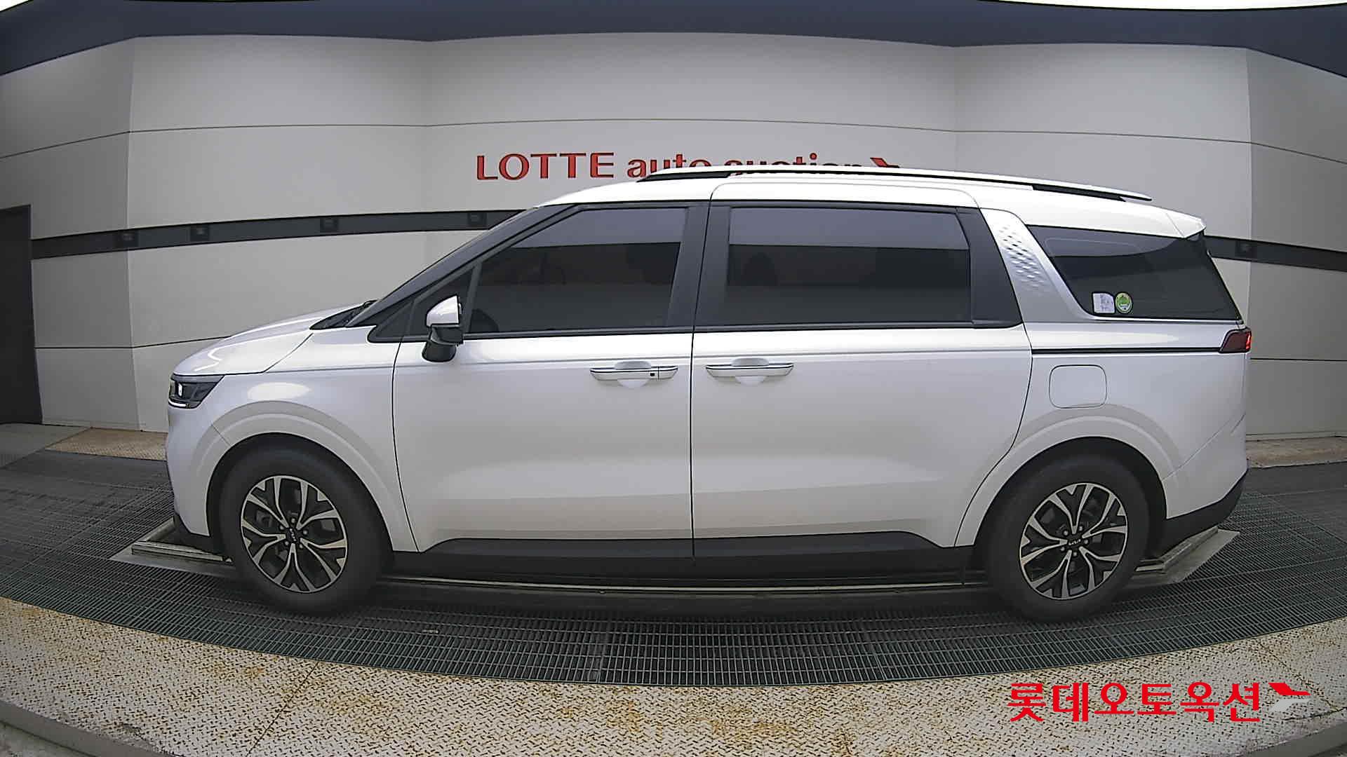 2023 - kia carnival