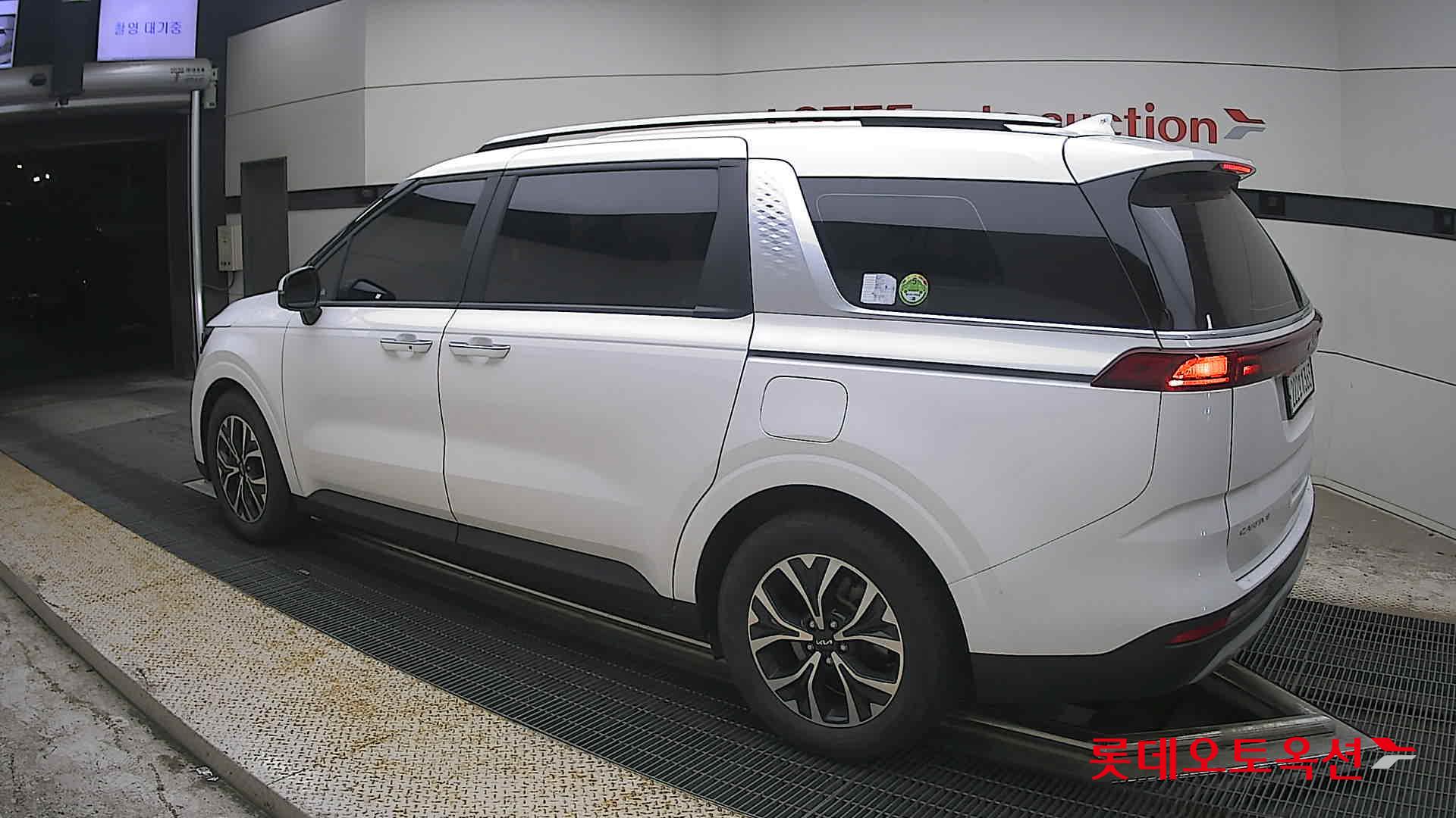 2023 - kia carnival