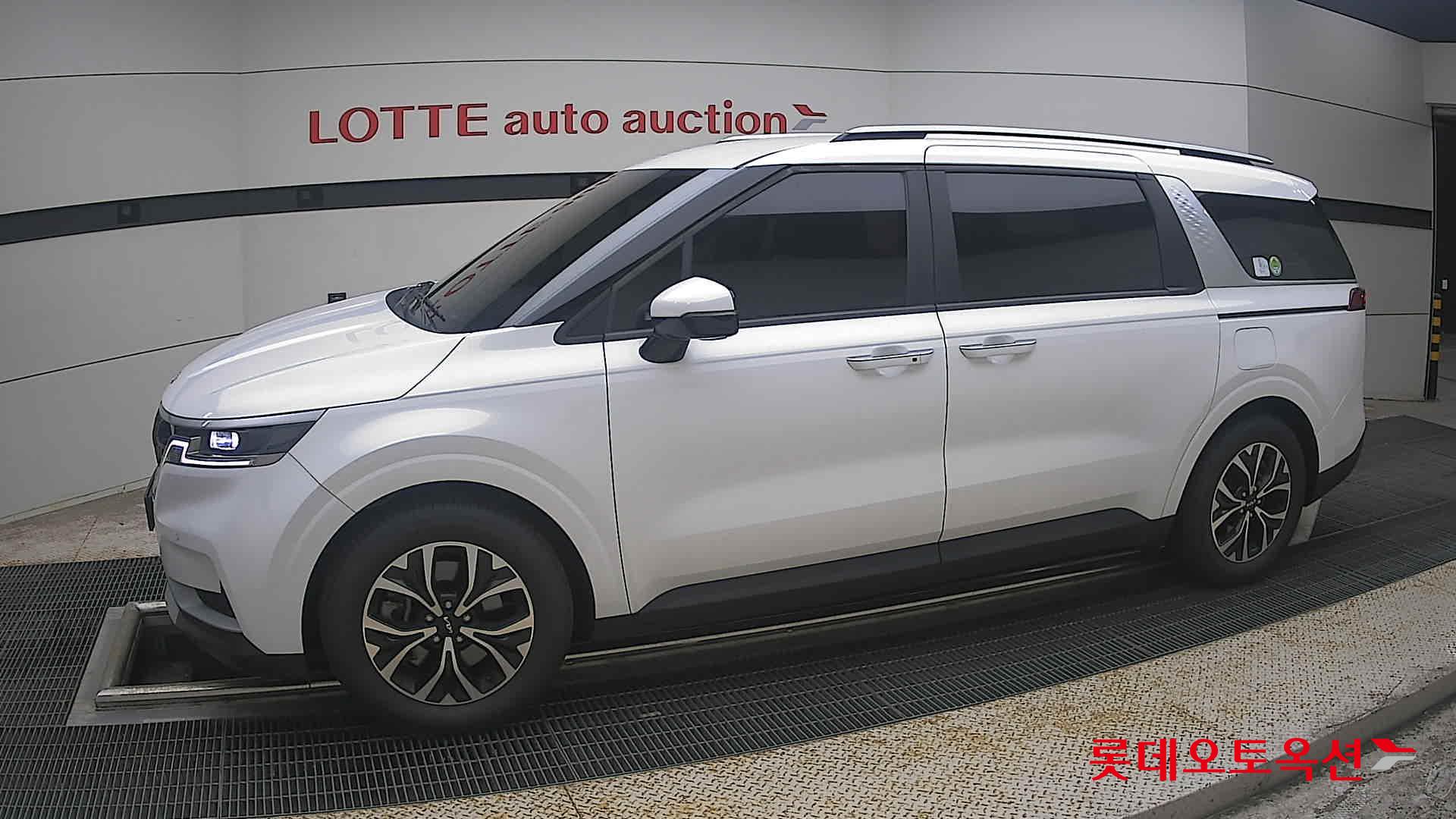 2023 - kia carnival