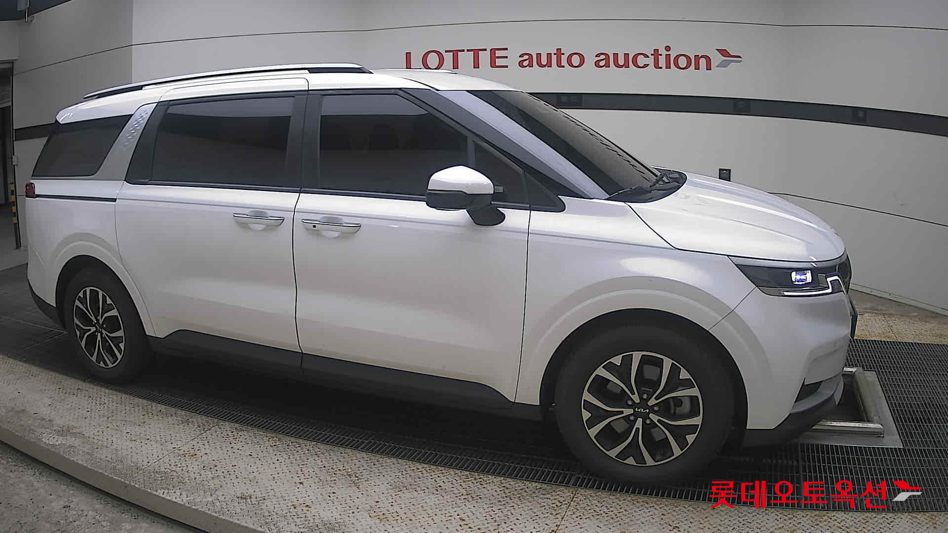 2023 - kia carnival