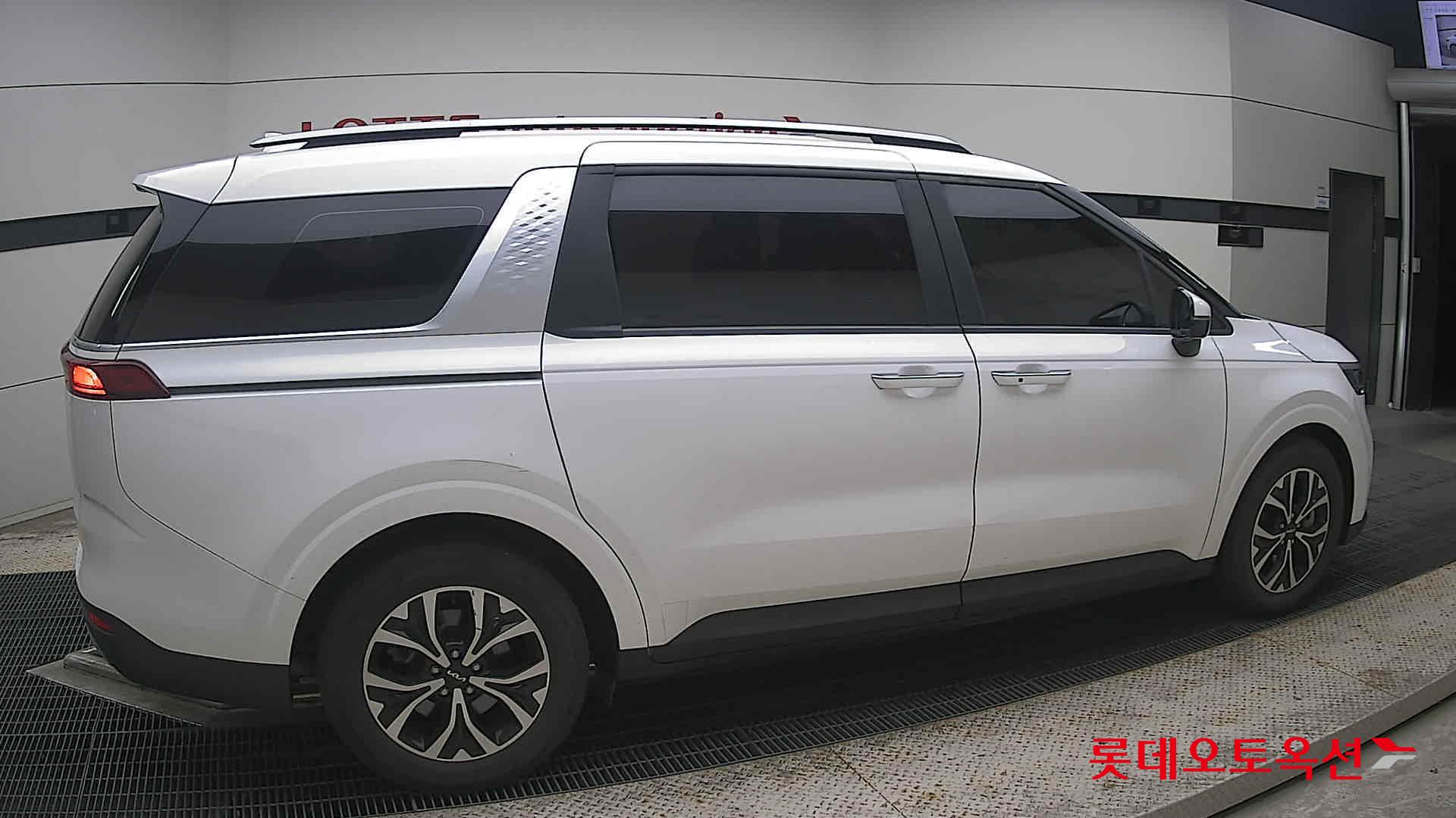 2023 - kia carnival