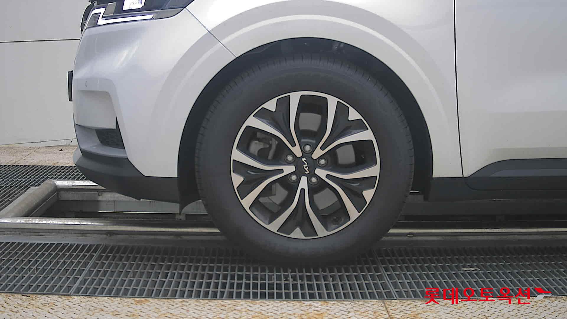 2023 - kia carnival