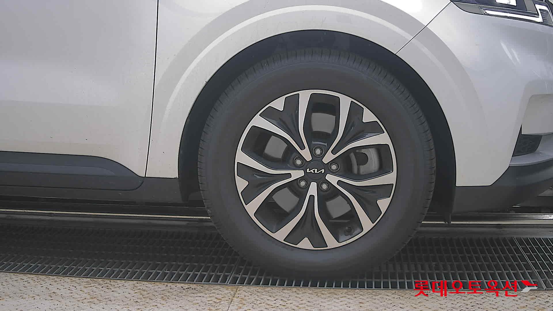 2023 - kia carnival