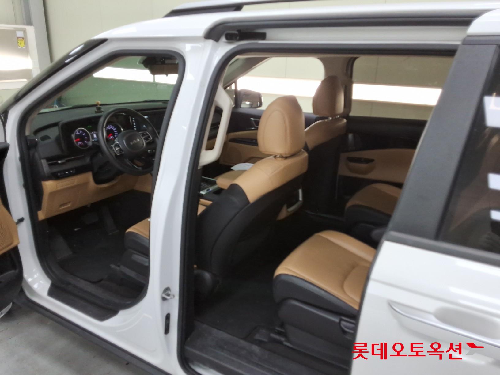 2023 - kia carnival