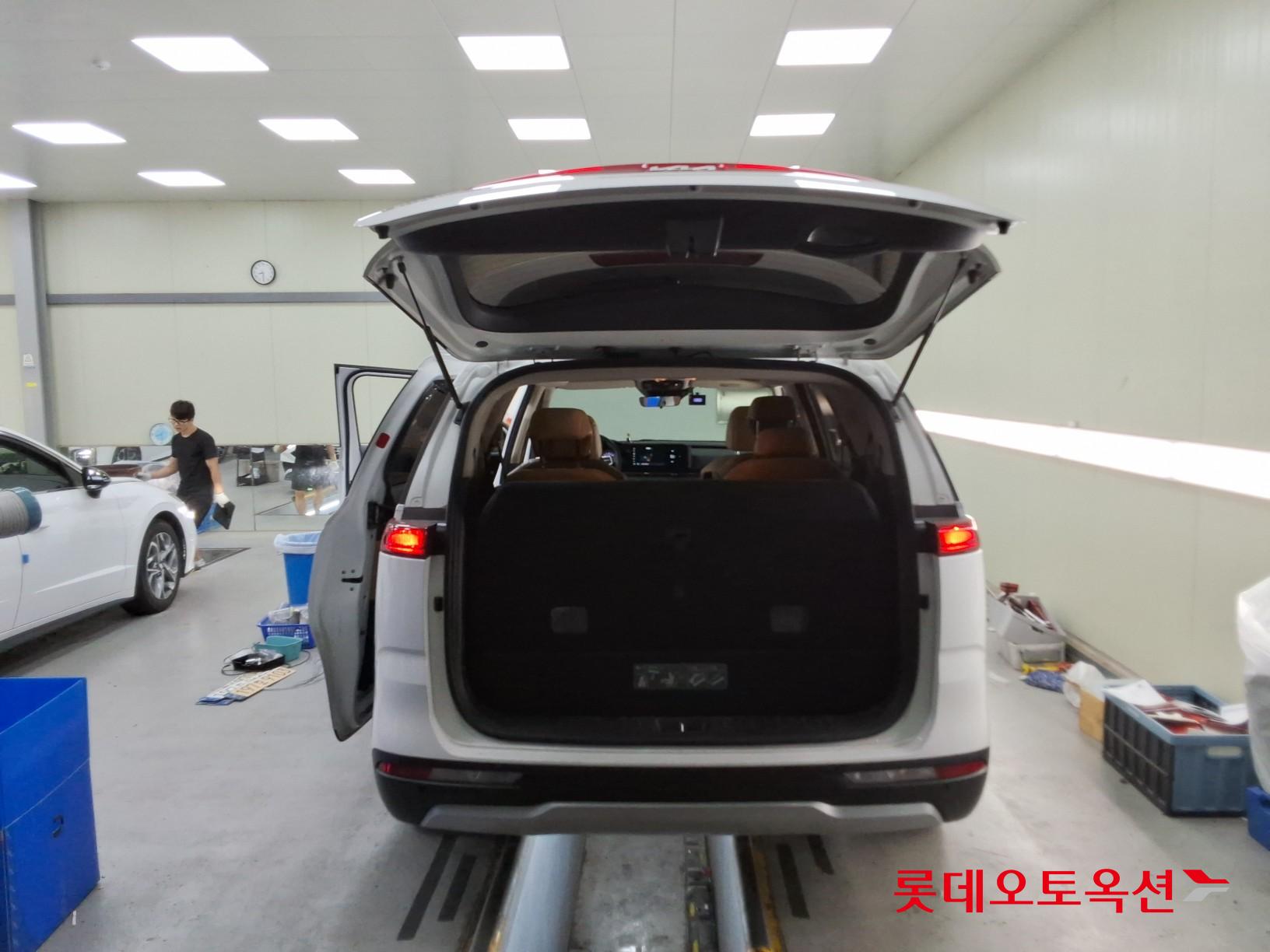 2023 - kia carnival