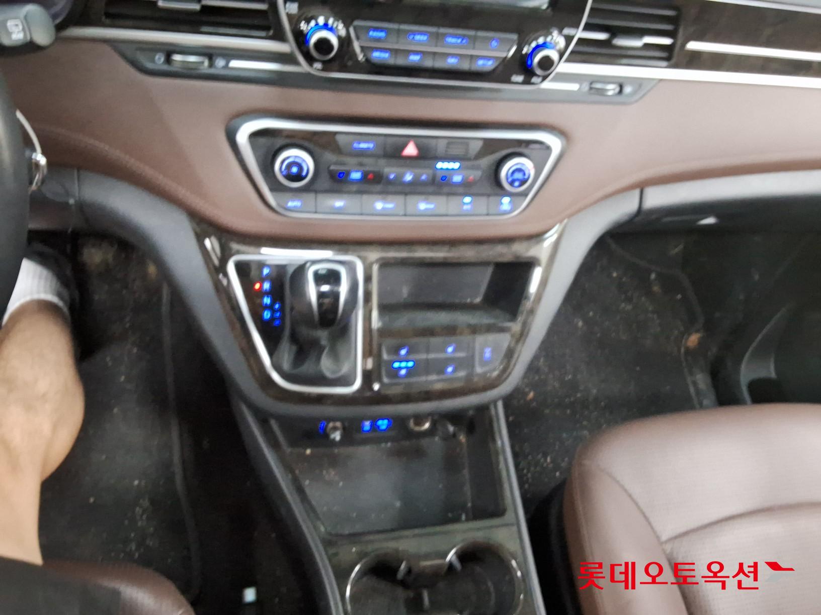 2020 - hyundai grand starex