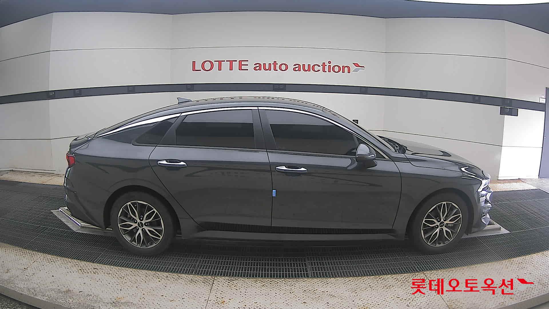 2022 - kia k5