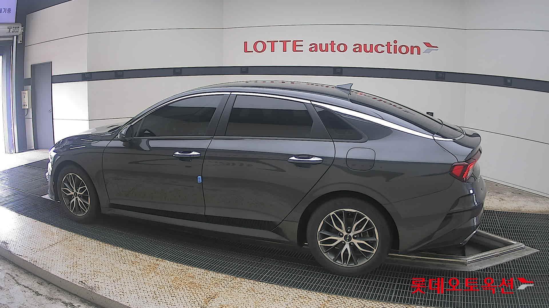 2022 - kia k5