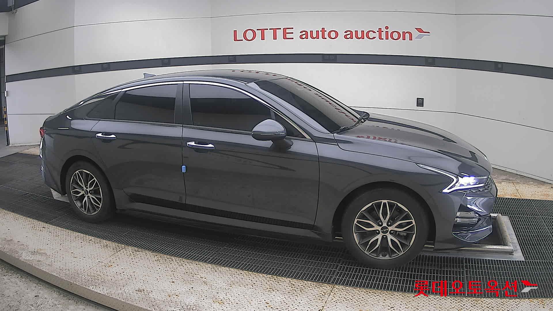 2022 - kia k5