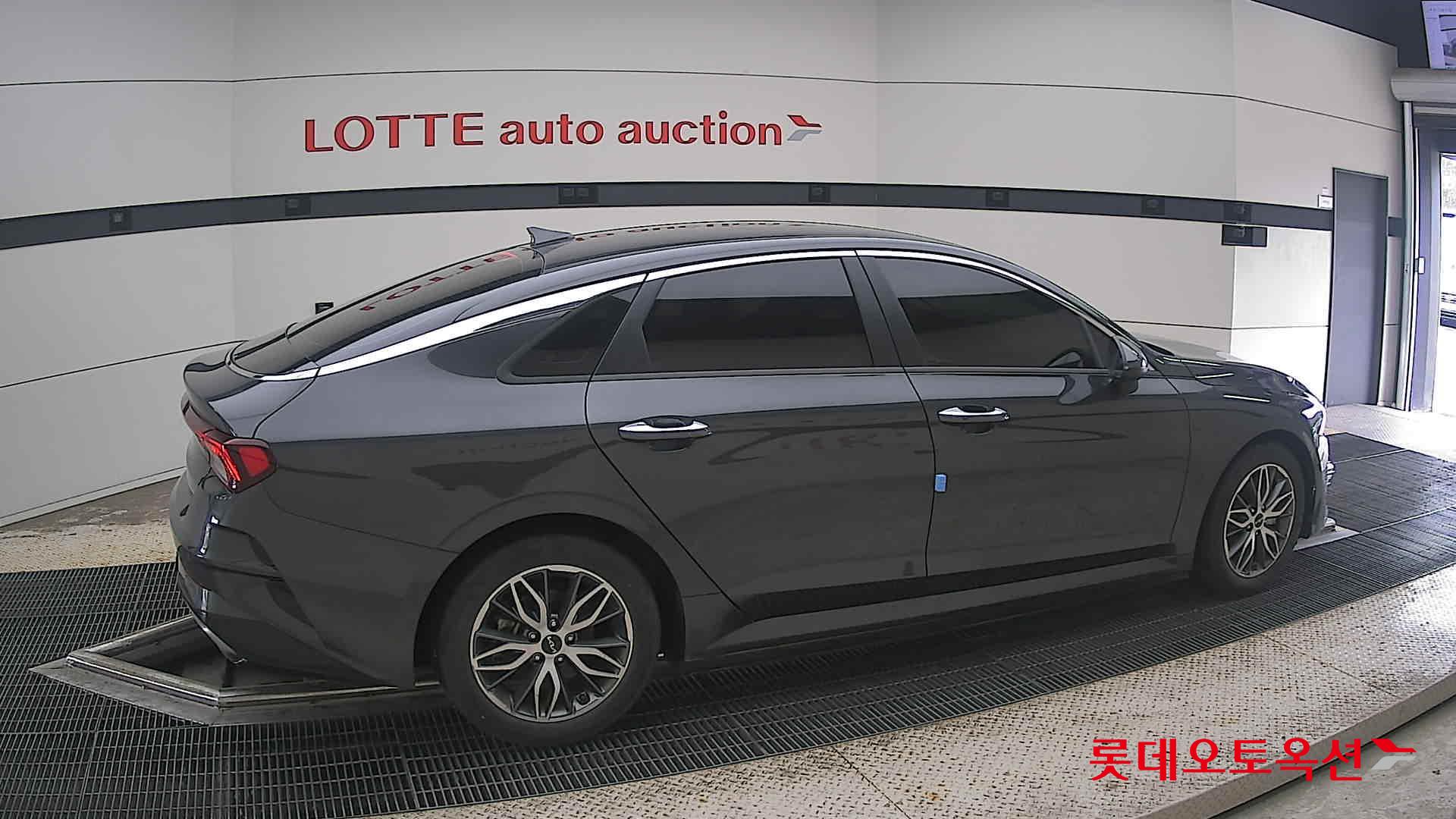 2022 - kia k5