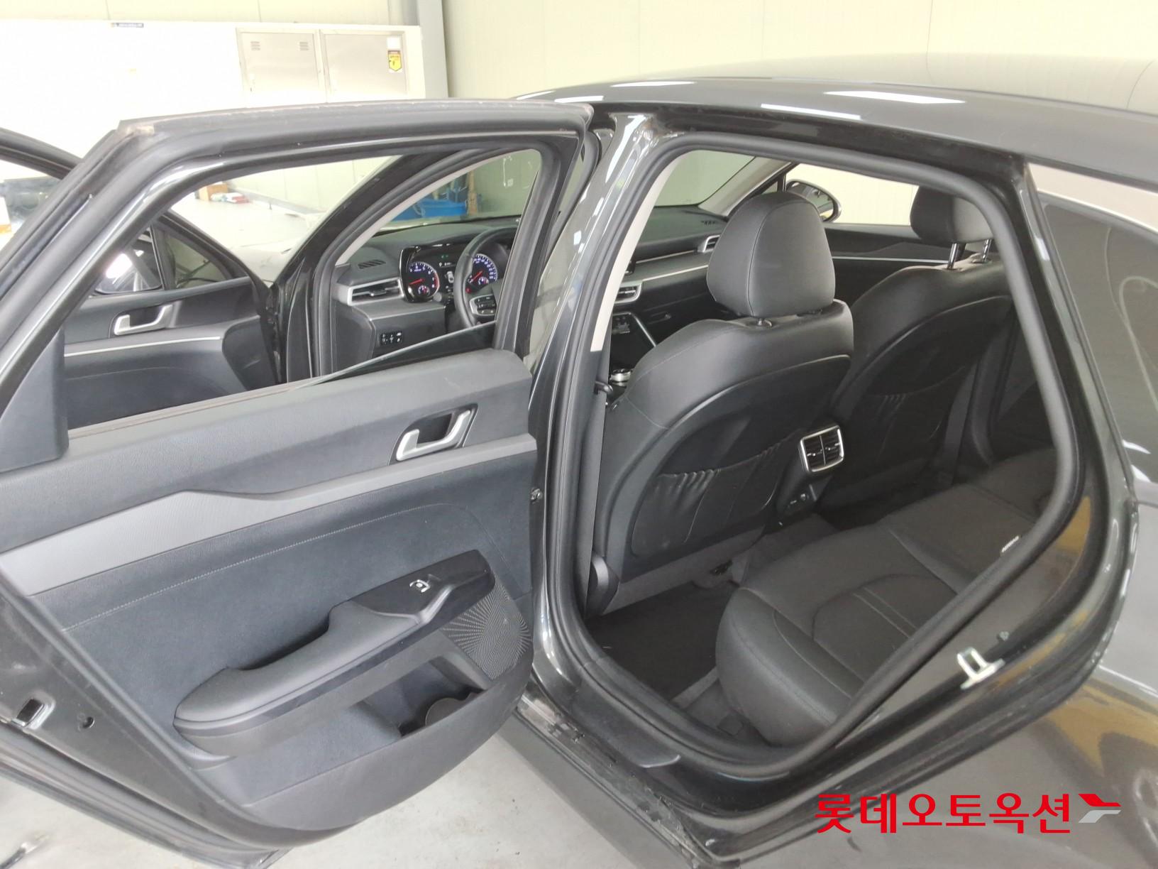 2022 - kia k5