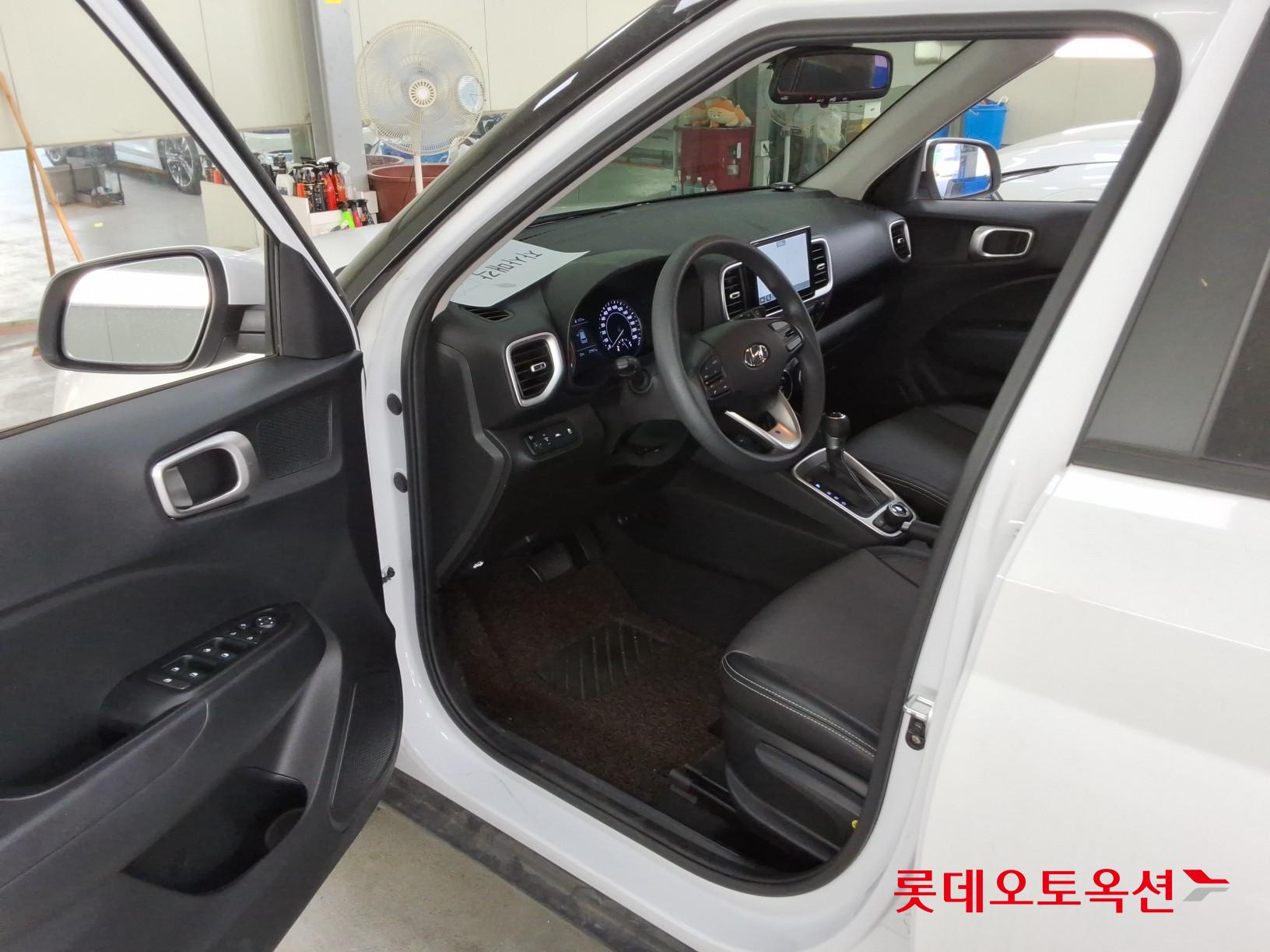2021 - hyundai venue