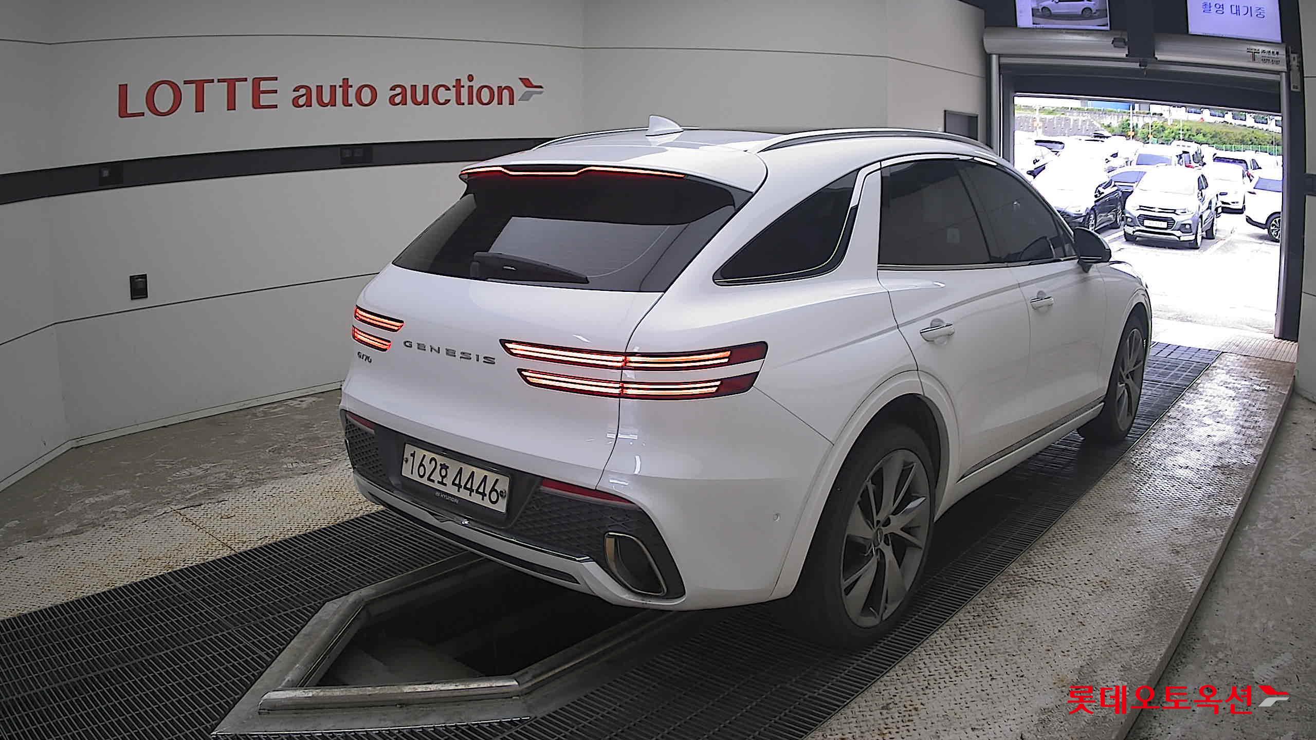 2021 - genesis gv70