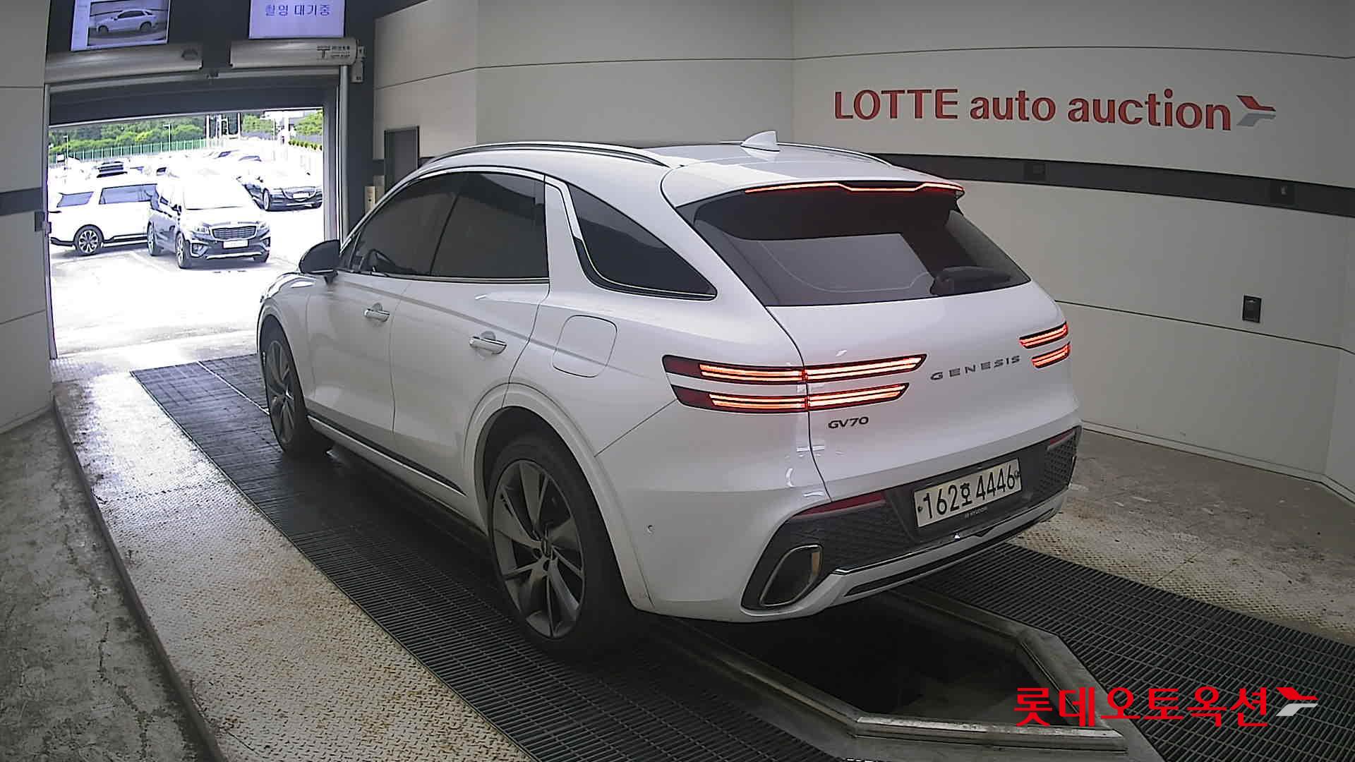 2021 - genesis gv70