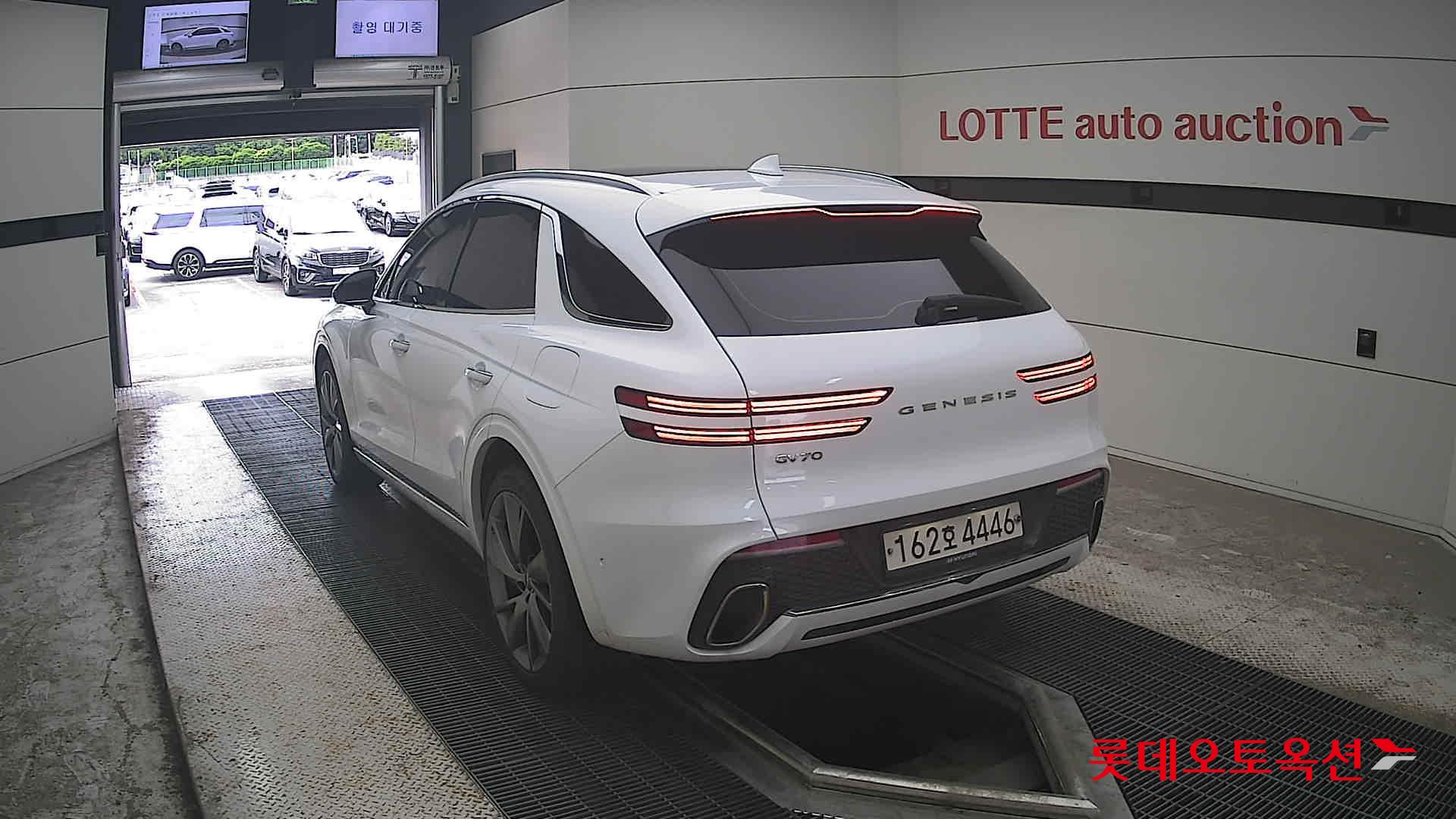 2021 - genesis gv70
