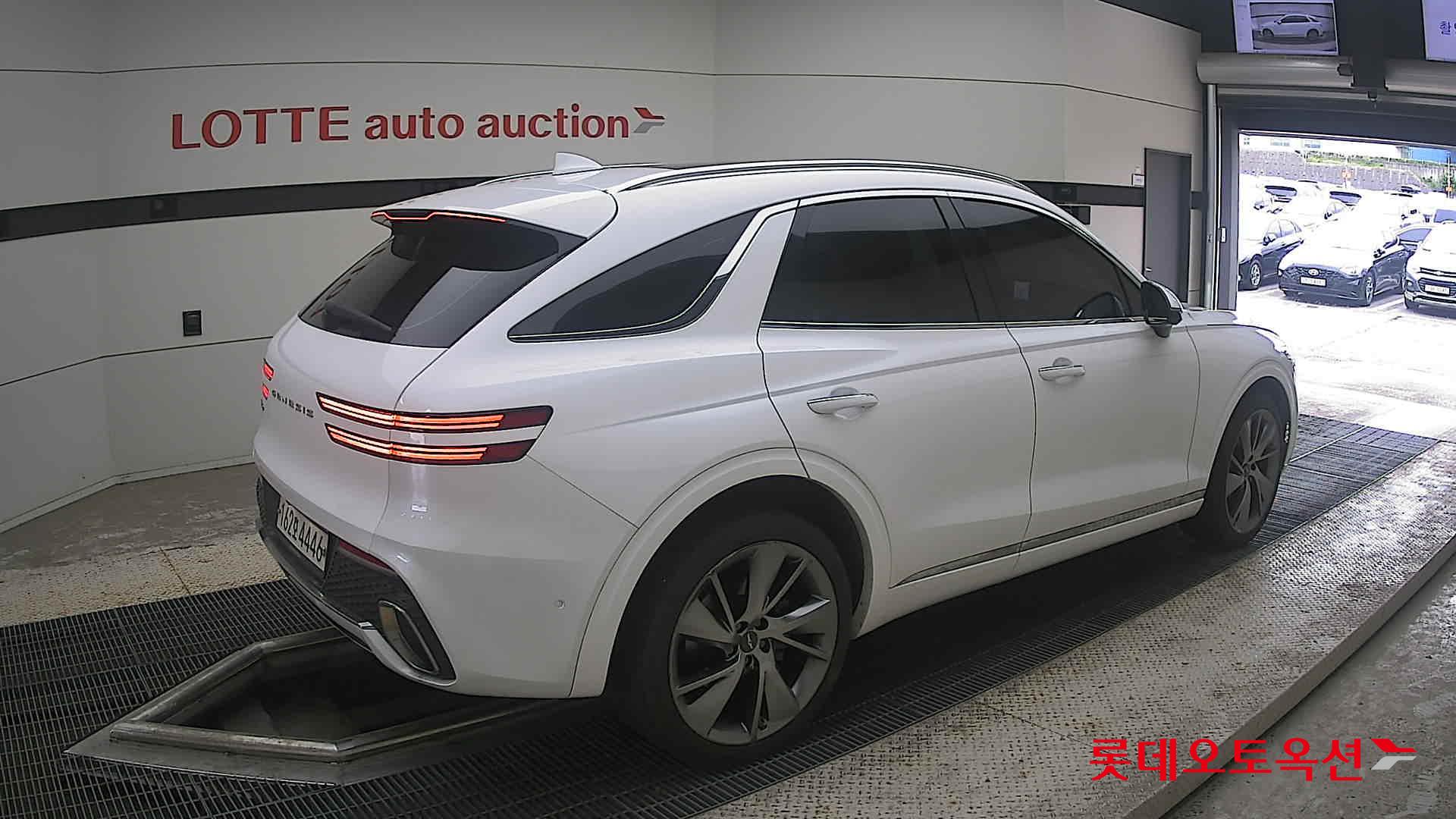 2021 - genesis gv70