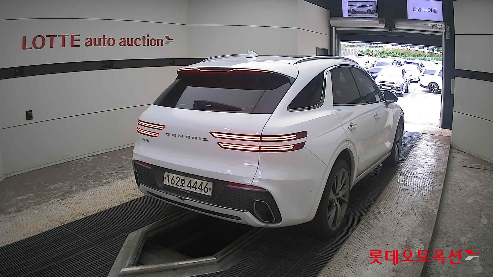 2021 - genesis gv70