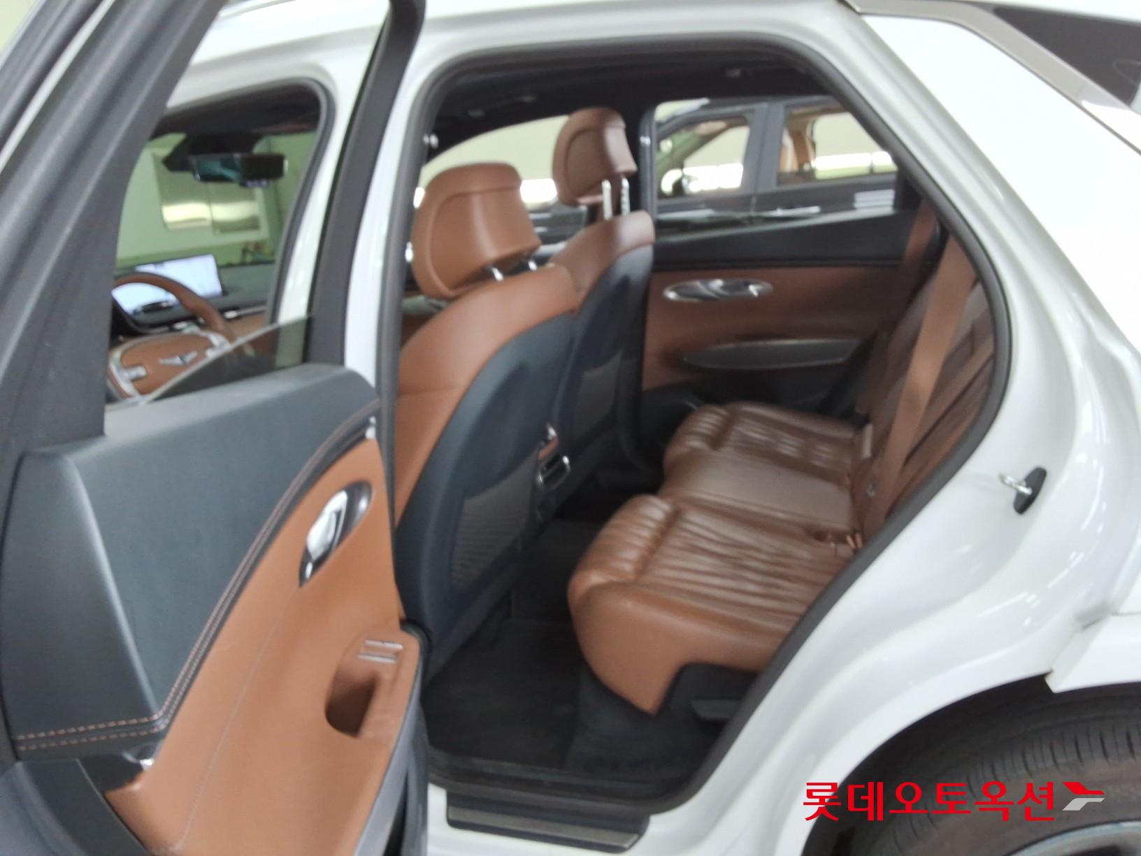 2021 - genesis gv70