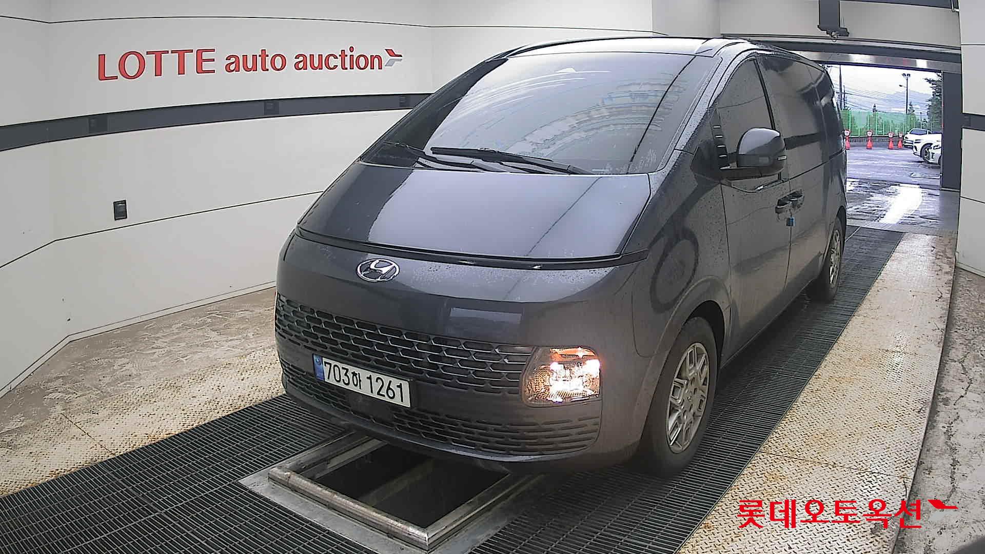 2022 - hyundai staria
