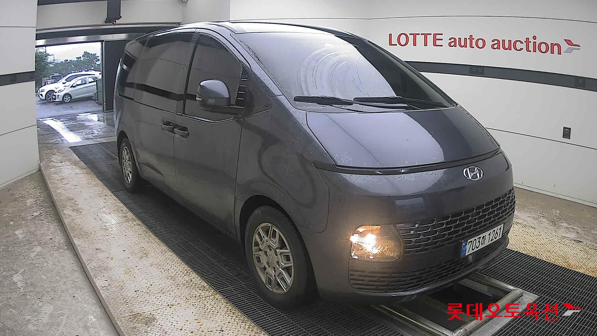 2022 - hyundai staria