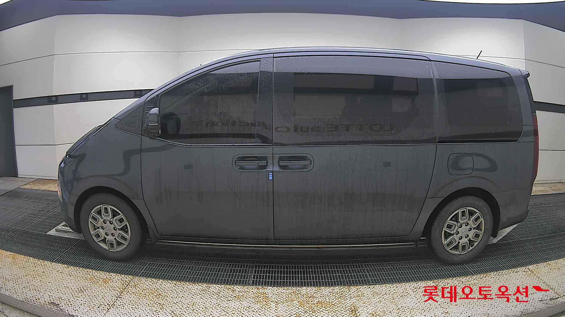 2022 - hyundai staria