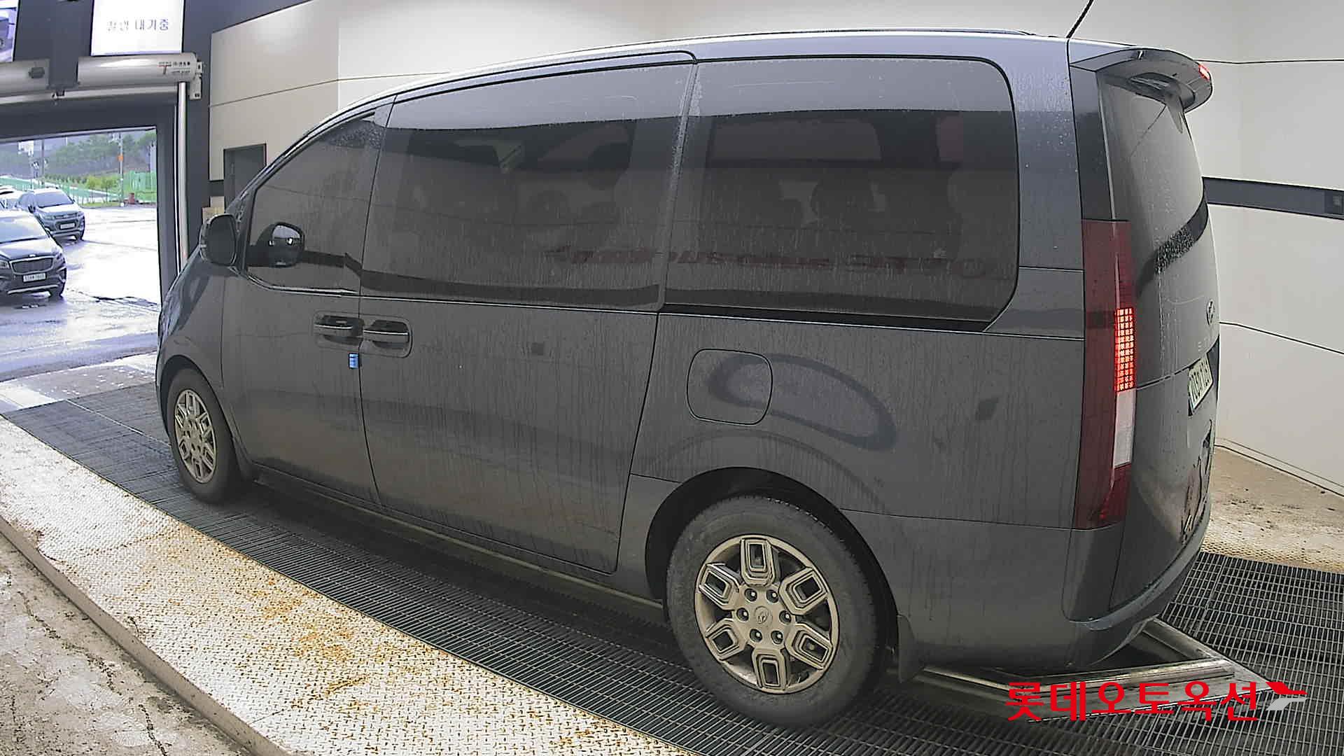 2022 - hyundai staria