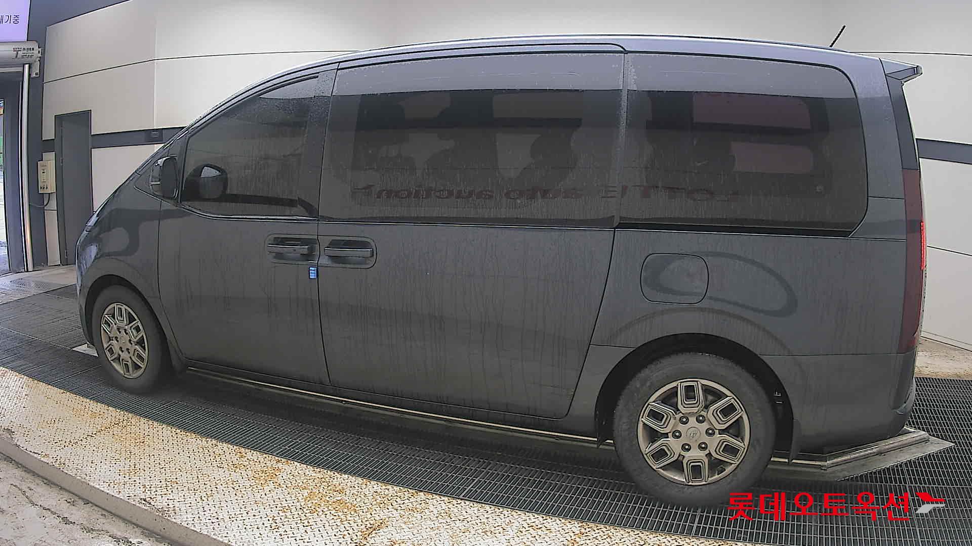 2022 - hyundai staria