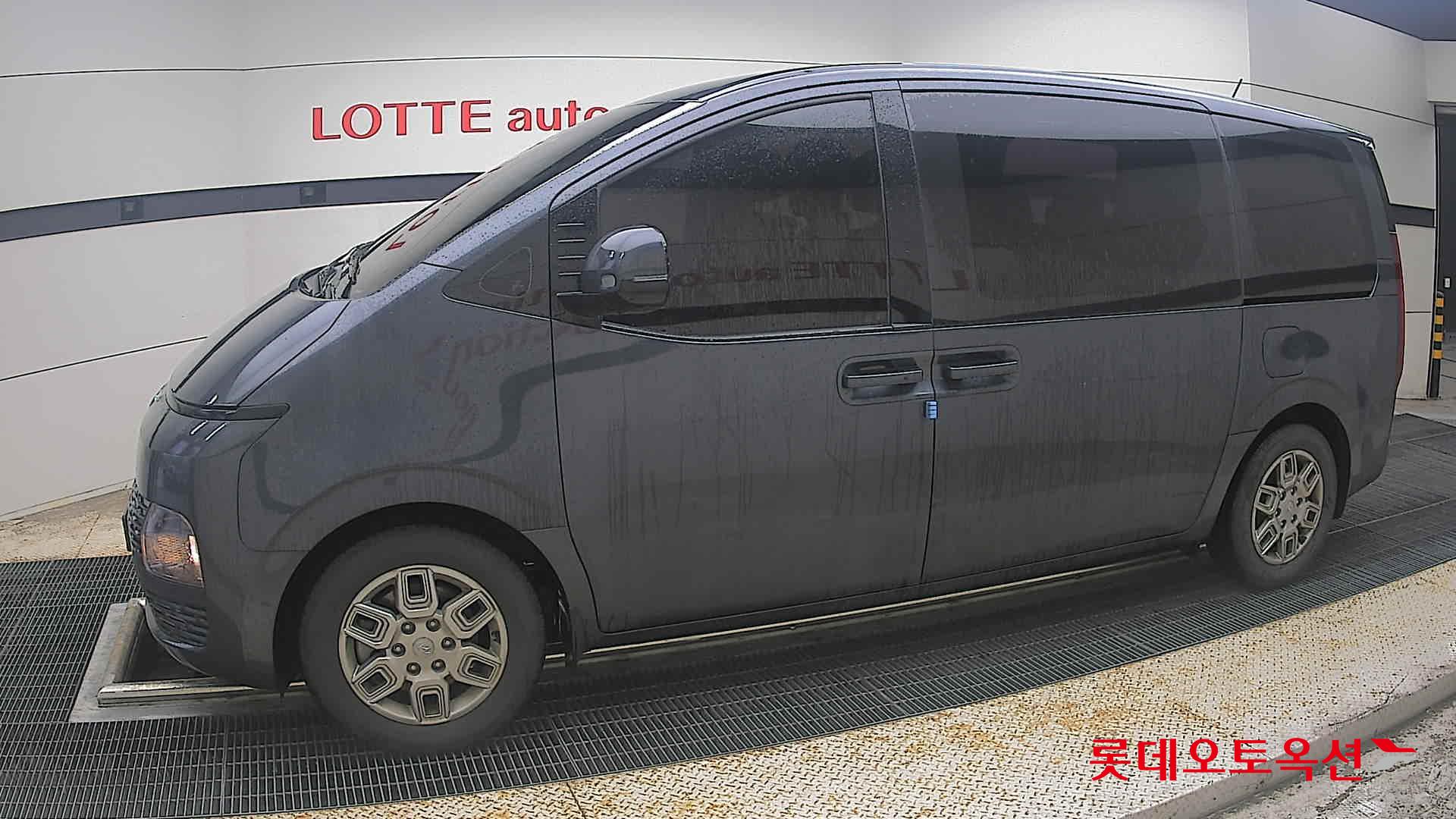 2022 - hyundai staria