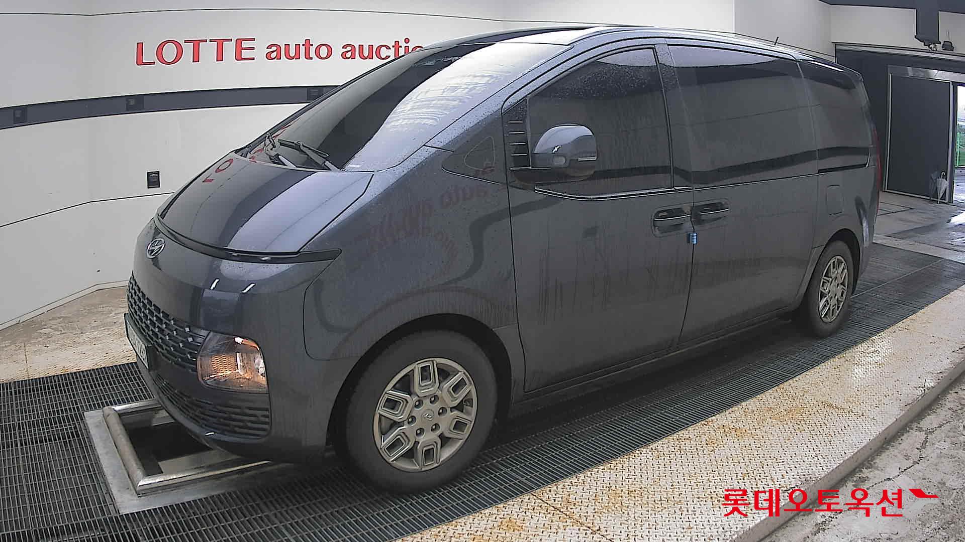 2022 - hyundai staria