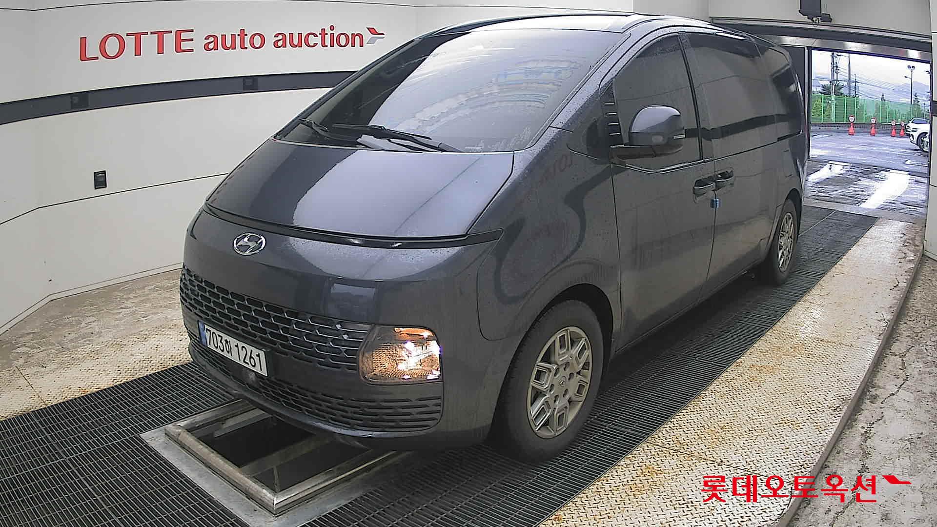 2022 - hyundai staria