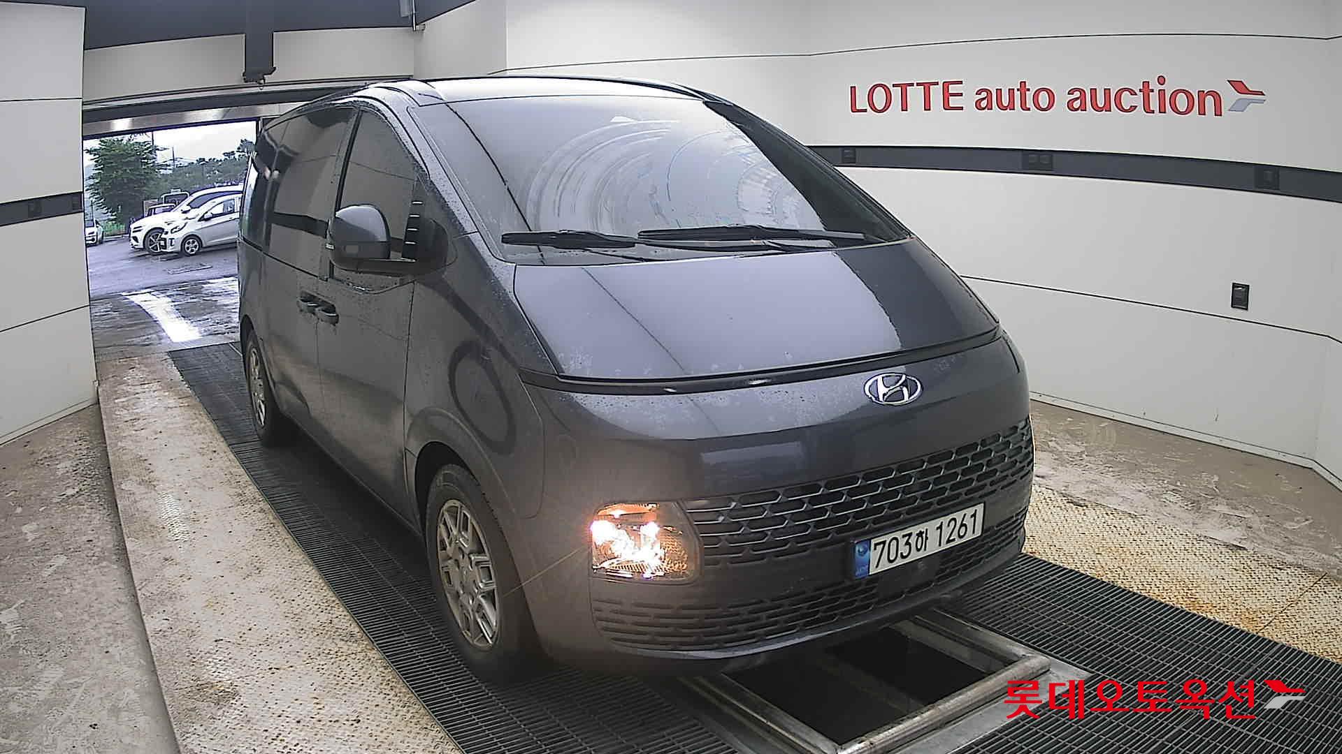 2022 - hyundai staria