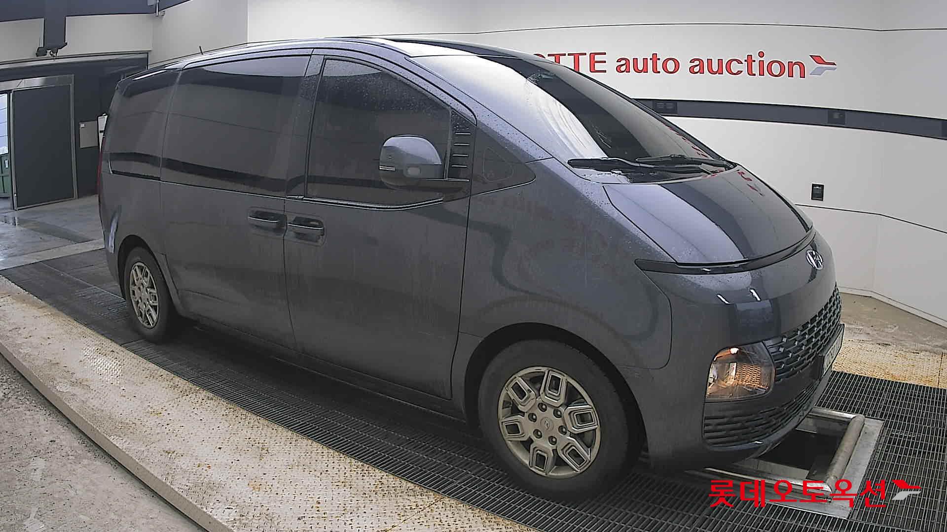 2022 - hyundai staria