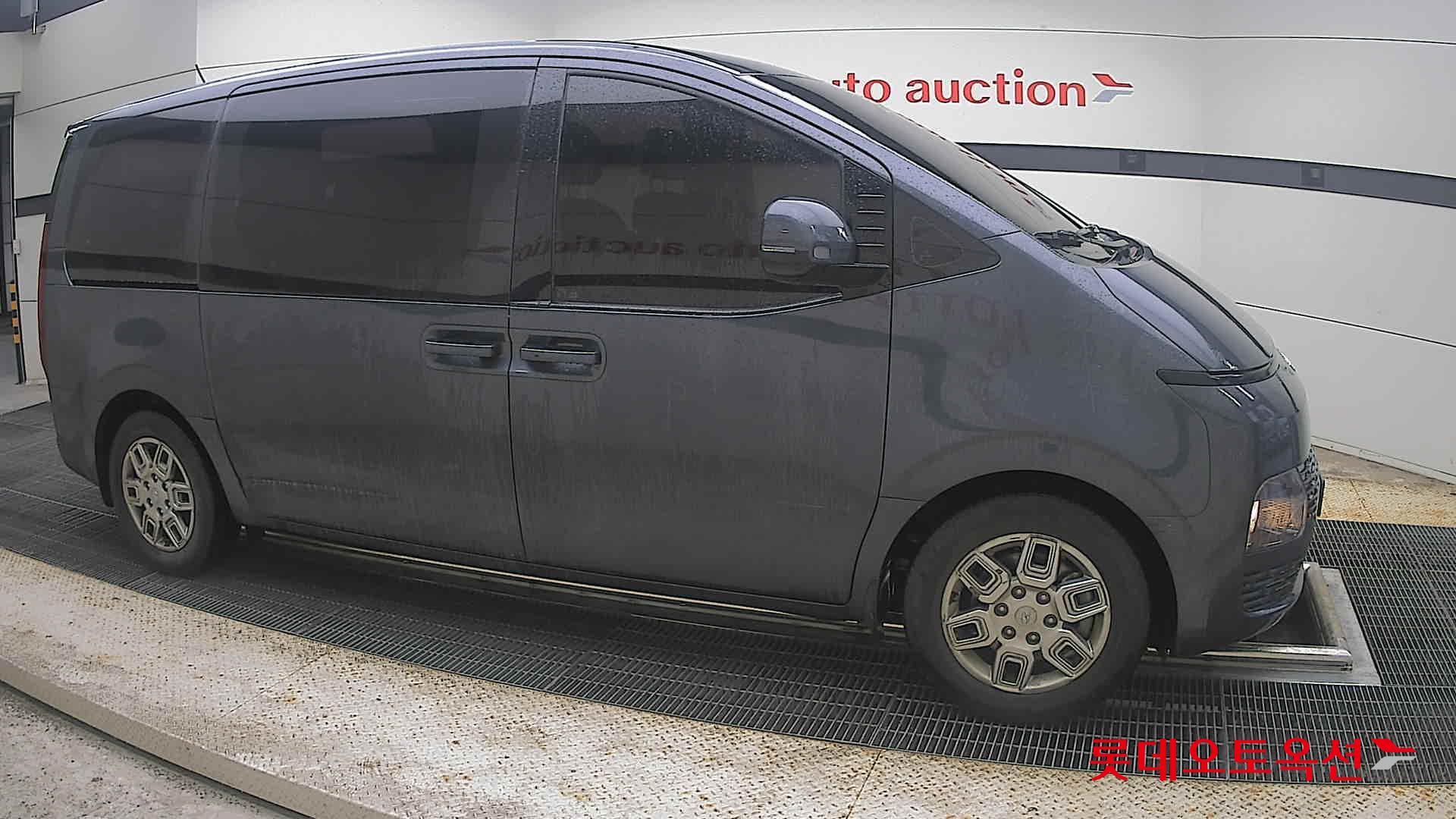 2022 - hyundai staria