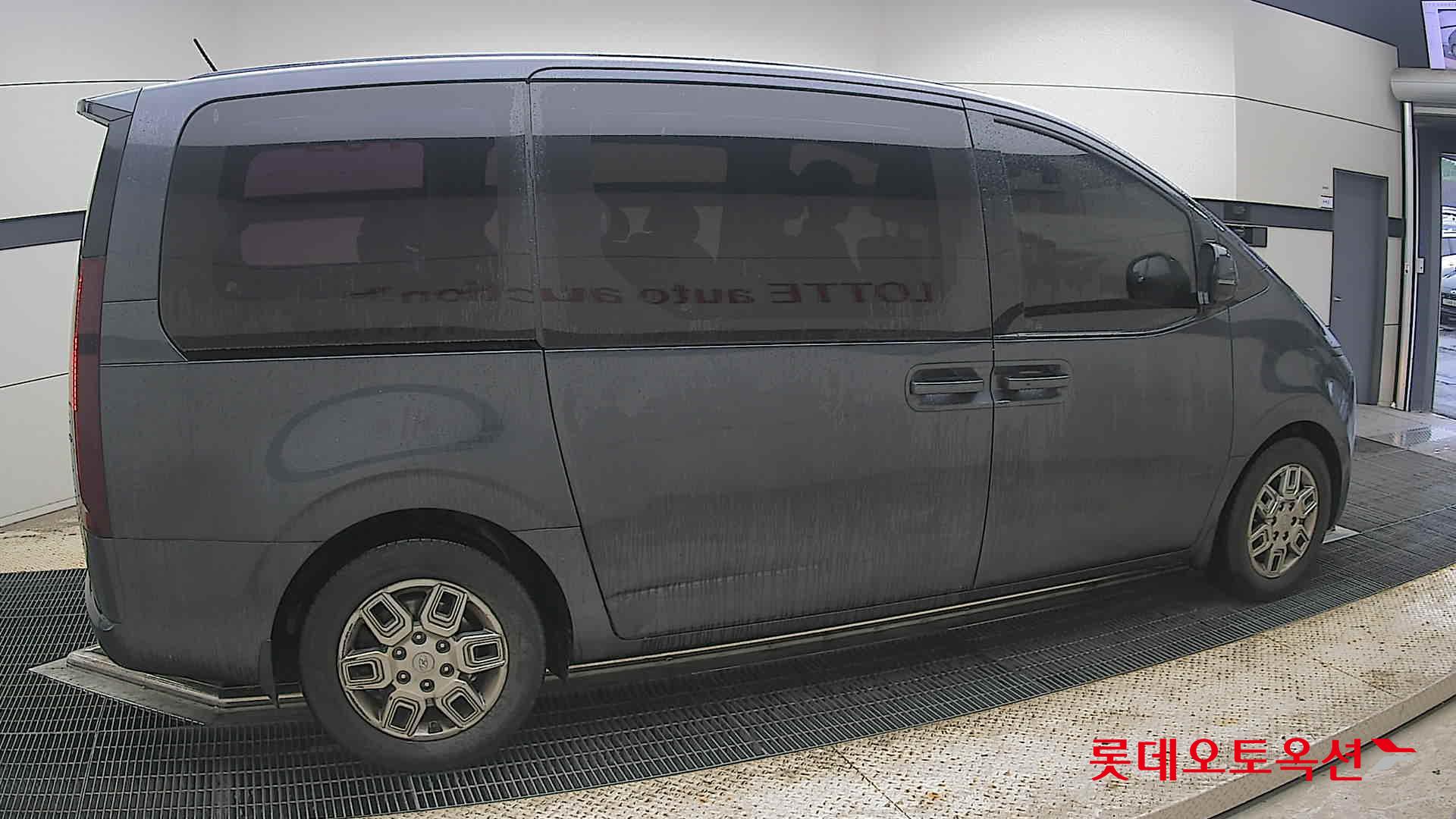 2022 - hyundai staria