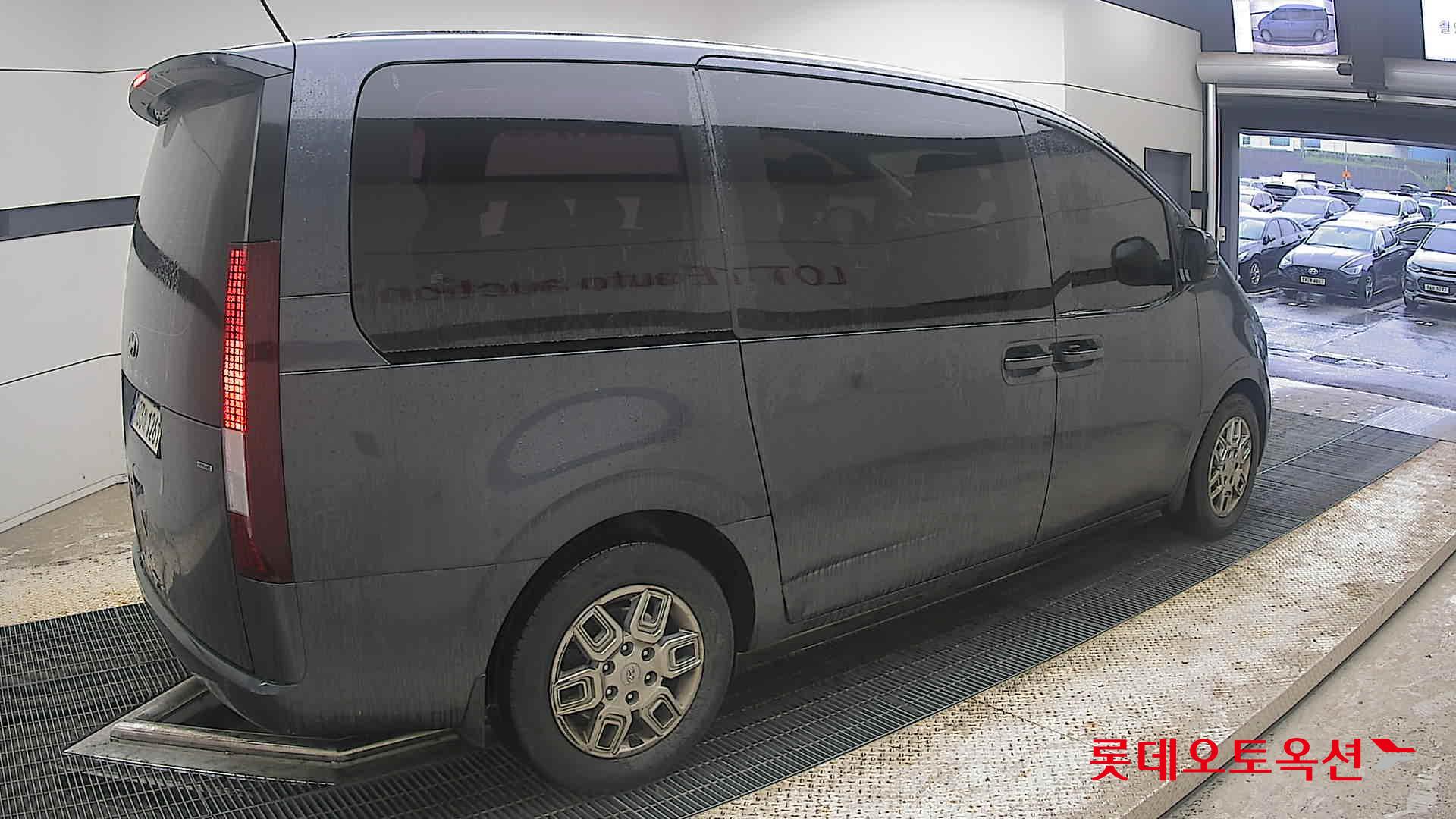 2022 - hyundai staria