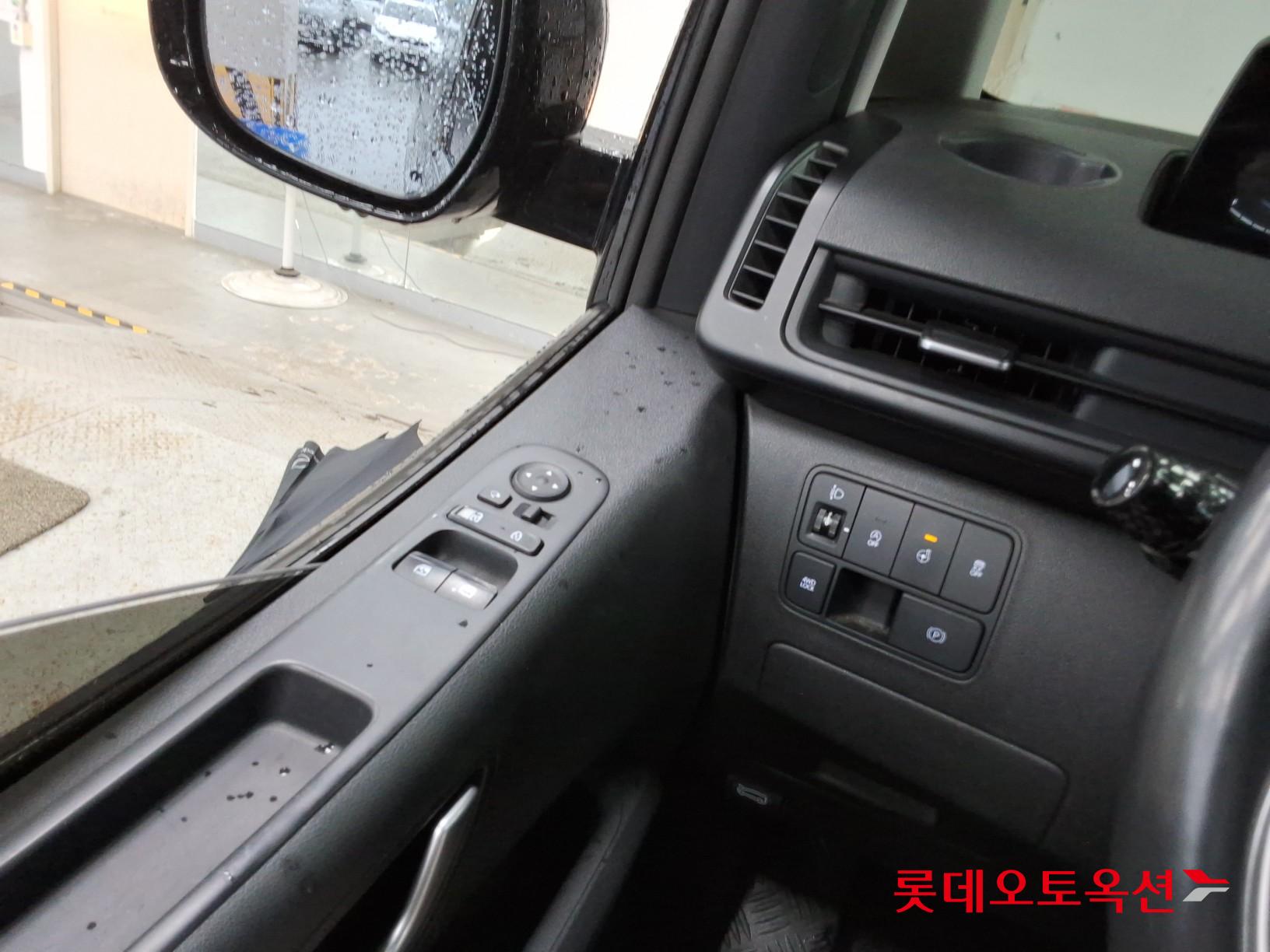 2022 - hyundai staria