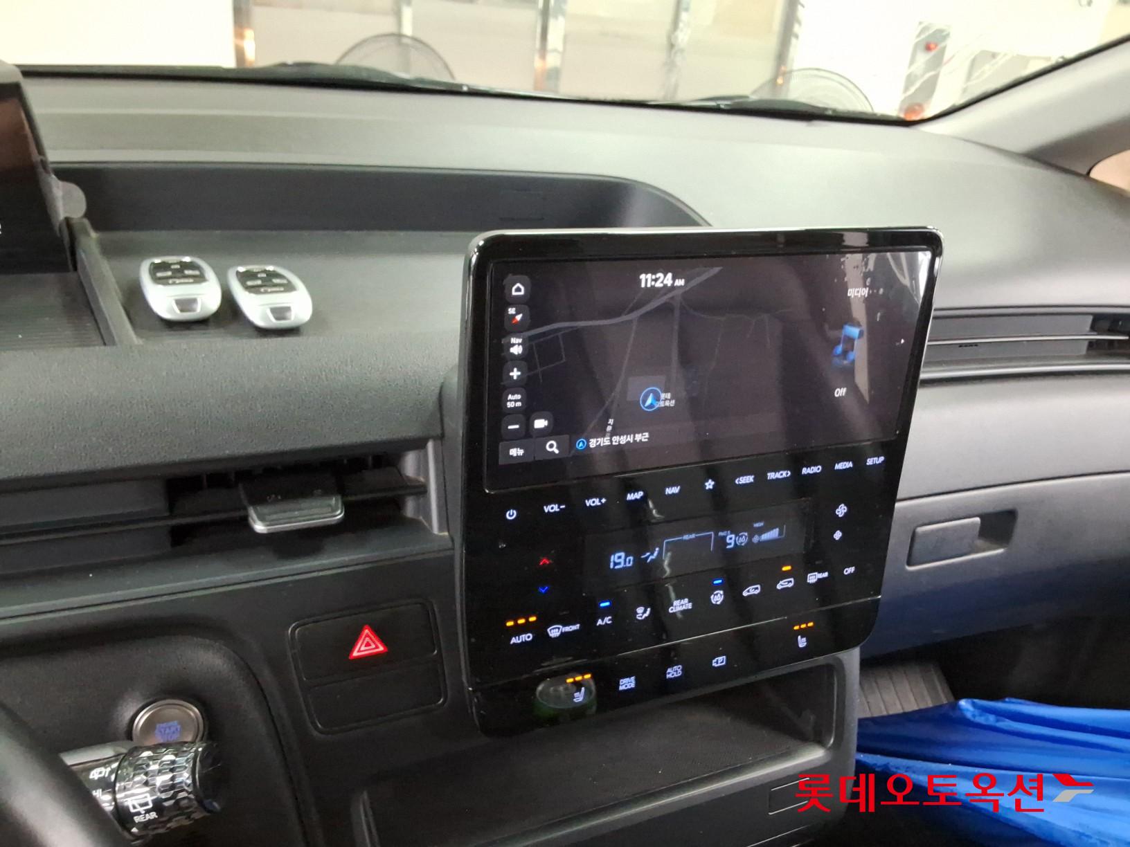 2022 - hyundai staria
