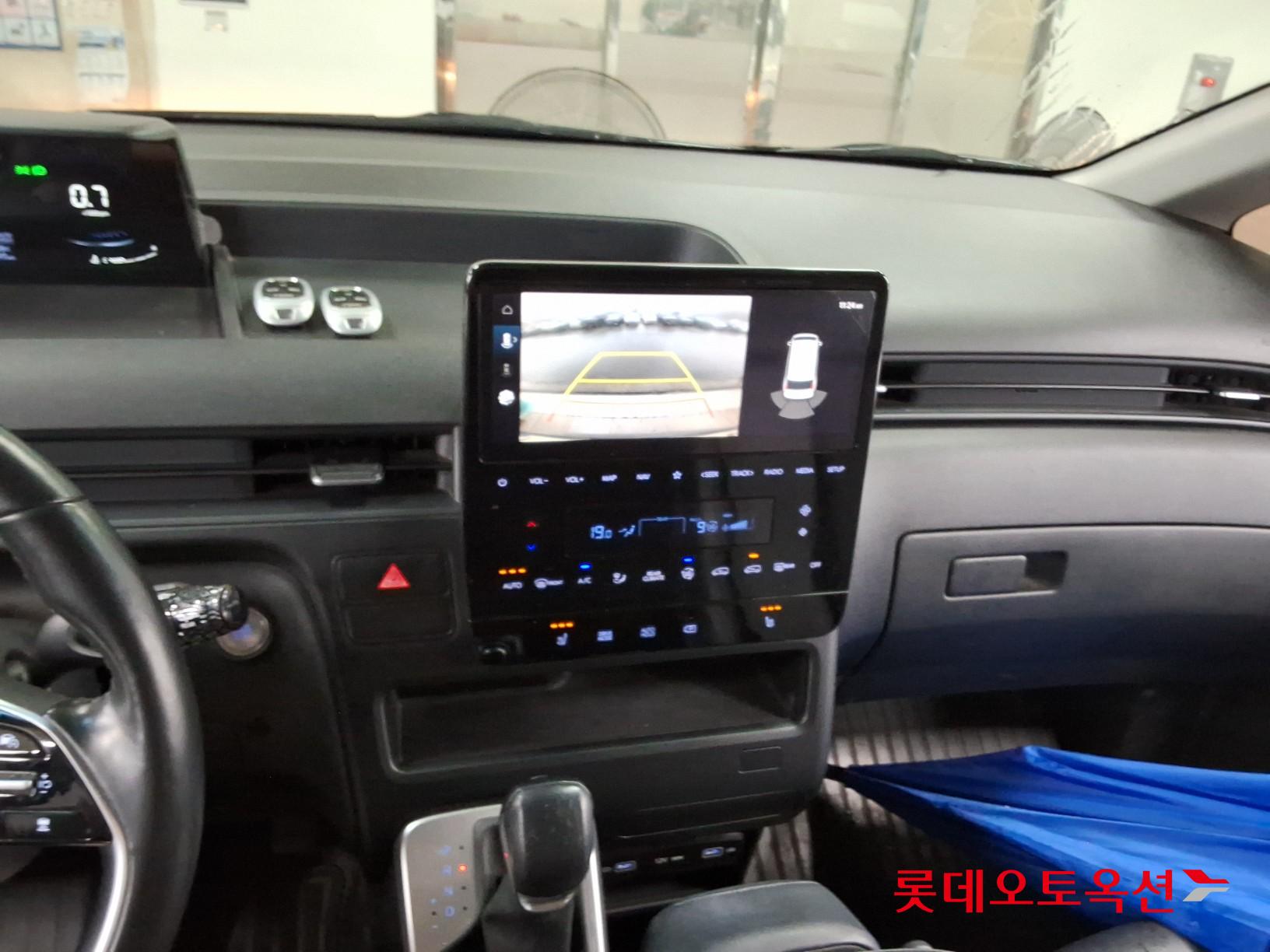 2022 - hyundai staria