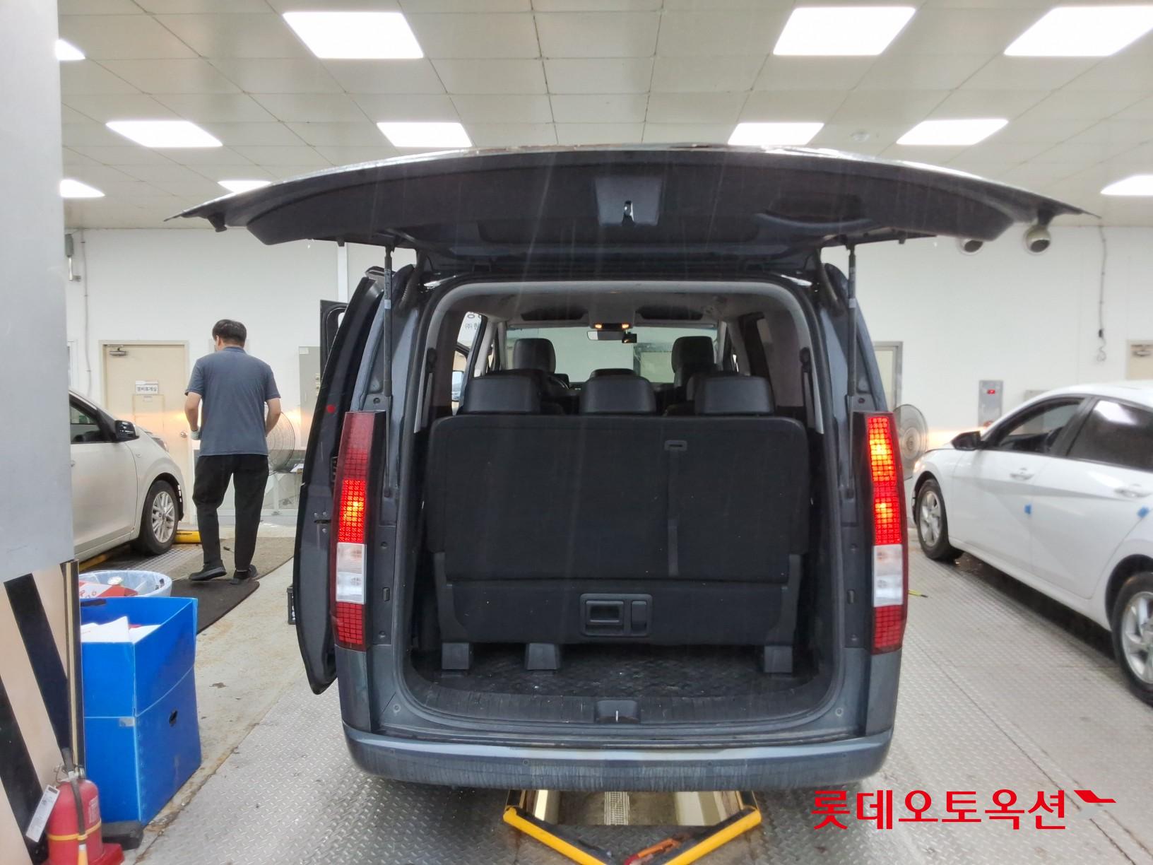 2022 - hyundai staria