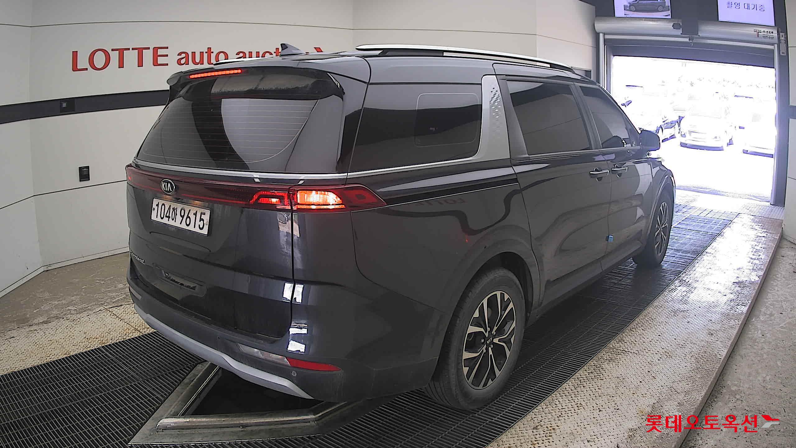 2021 - kia carnival