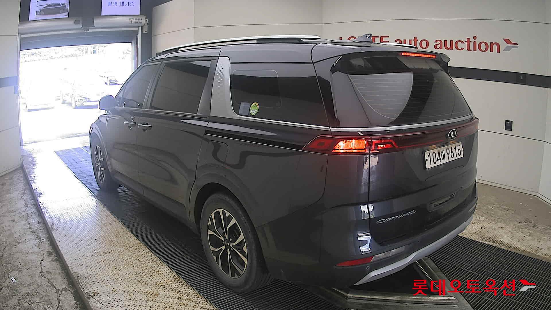 2021 - kia carnival